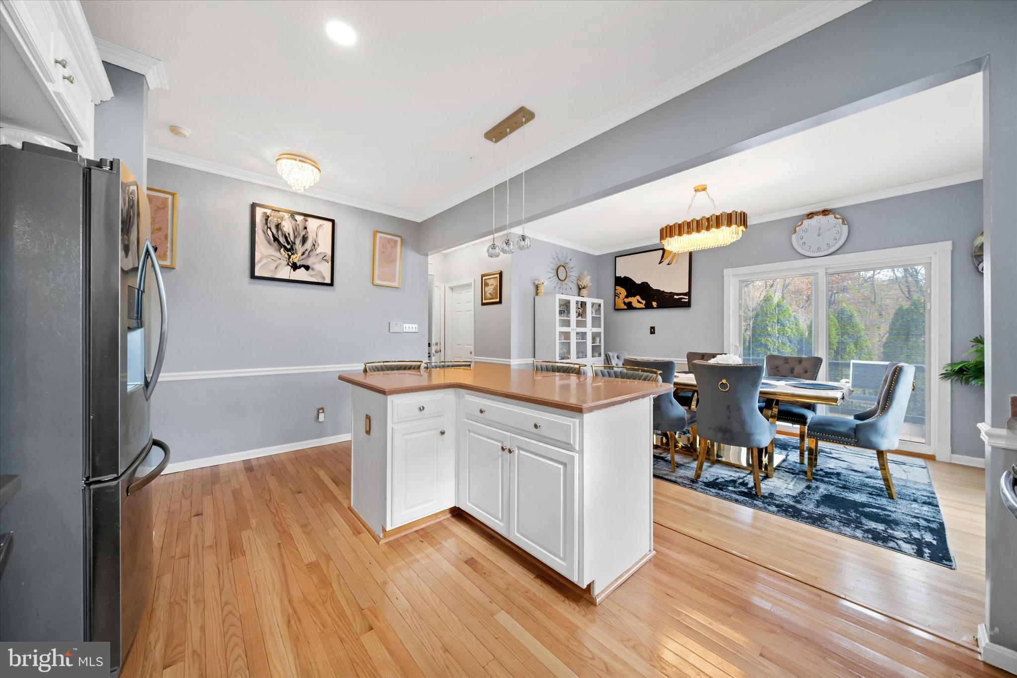 TOWNE AND COUNTRY - Residential