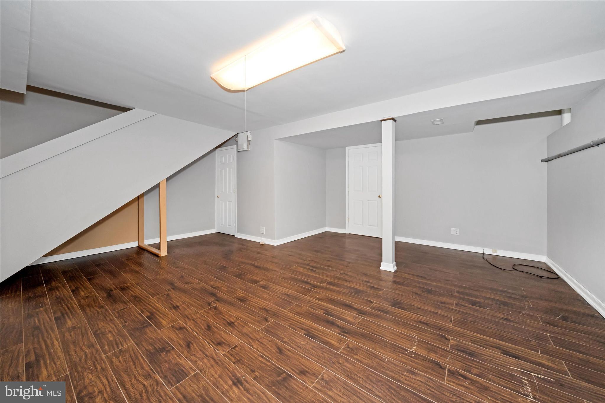 TOWNE AND COUNTRY - Residential