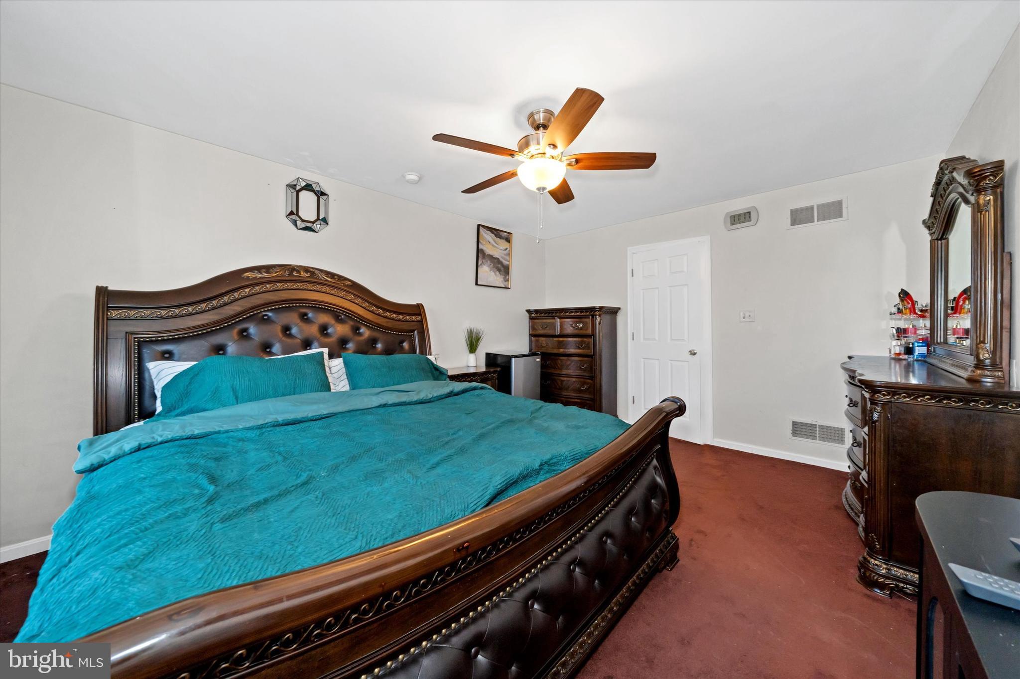 TOWNE AND COUNTRY - Residential