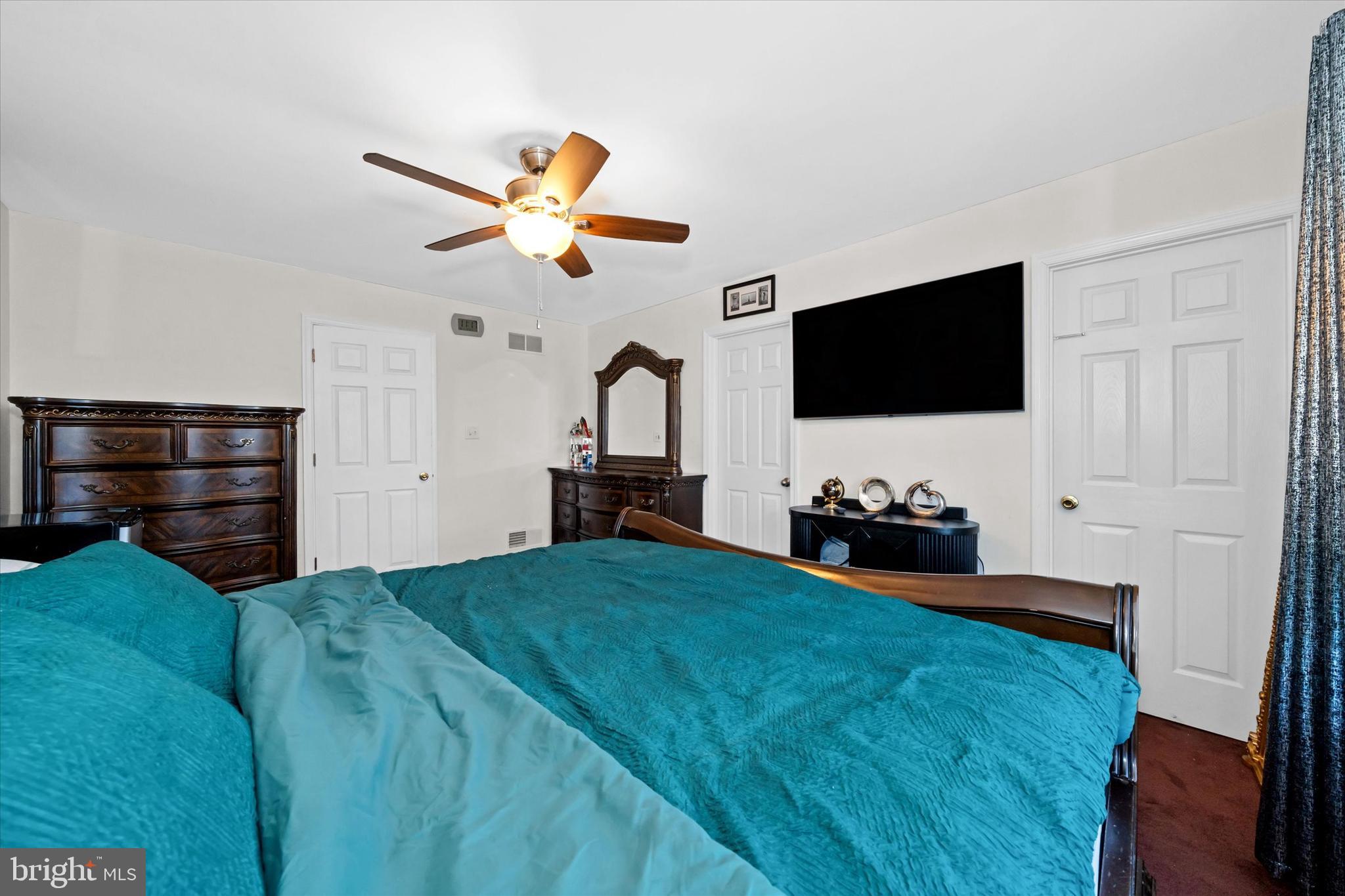 TOWNE AND COUNTRY - Residential