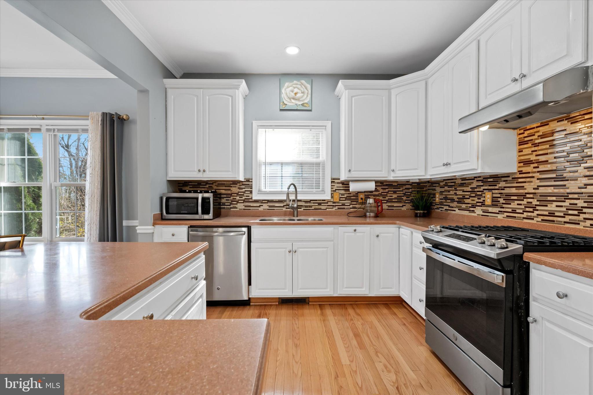 TOWNE AND COUNTRY - Residential