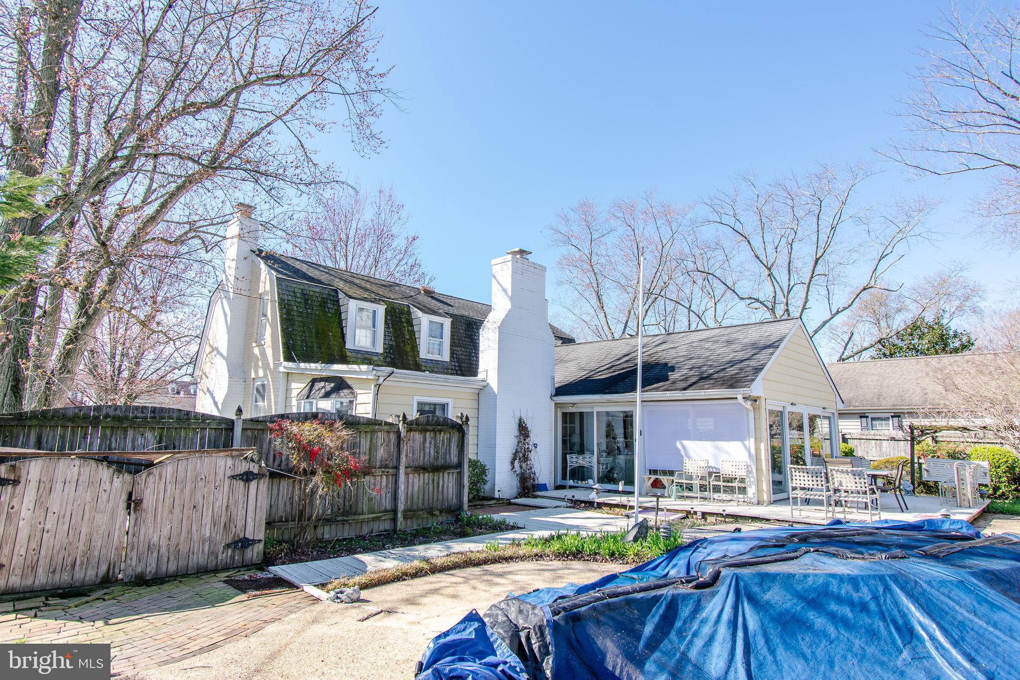 719 ELIZABETH STREET