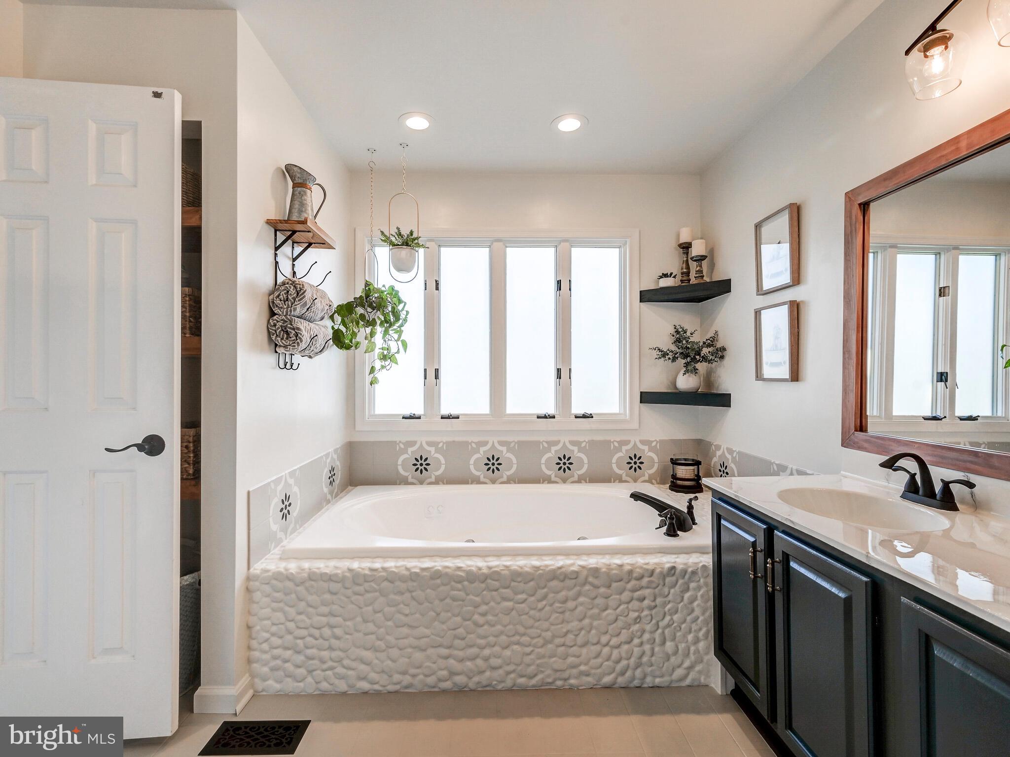 MOUNT HEBRON - Residential