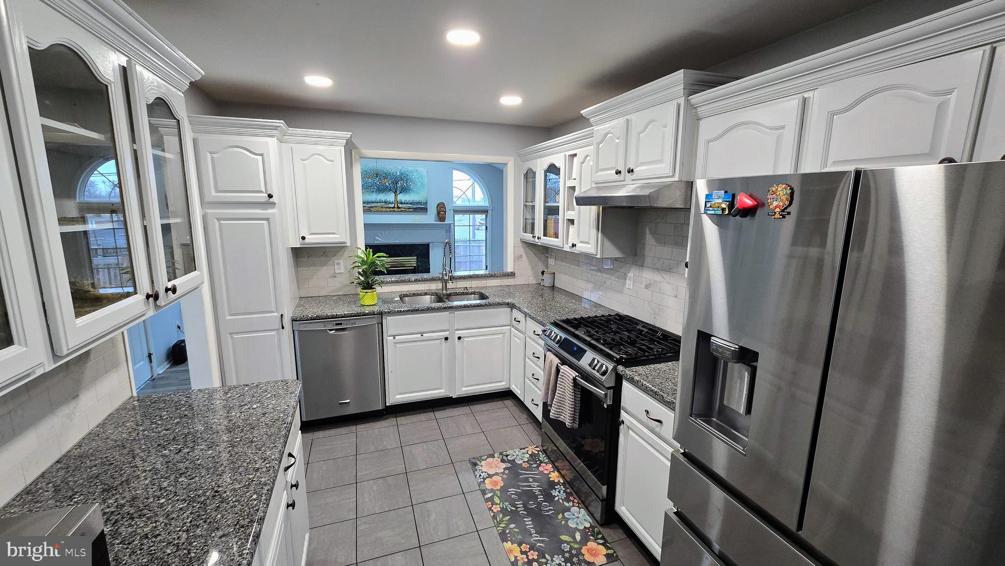 MONTGOMERY COURT - Residential Lease