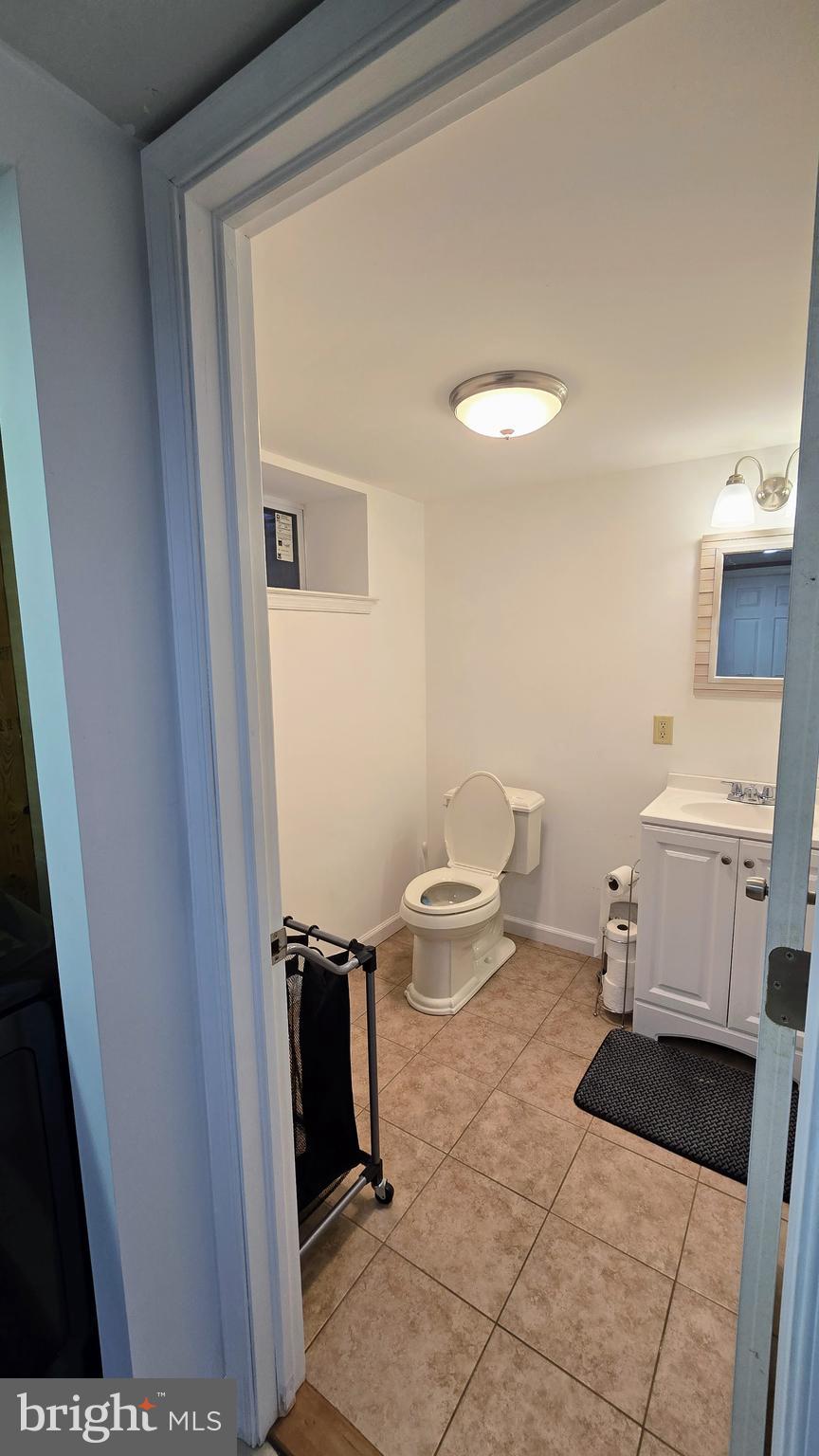 MONTGOMERY COURT - Residential Lease