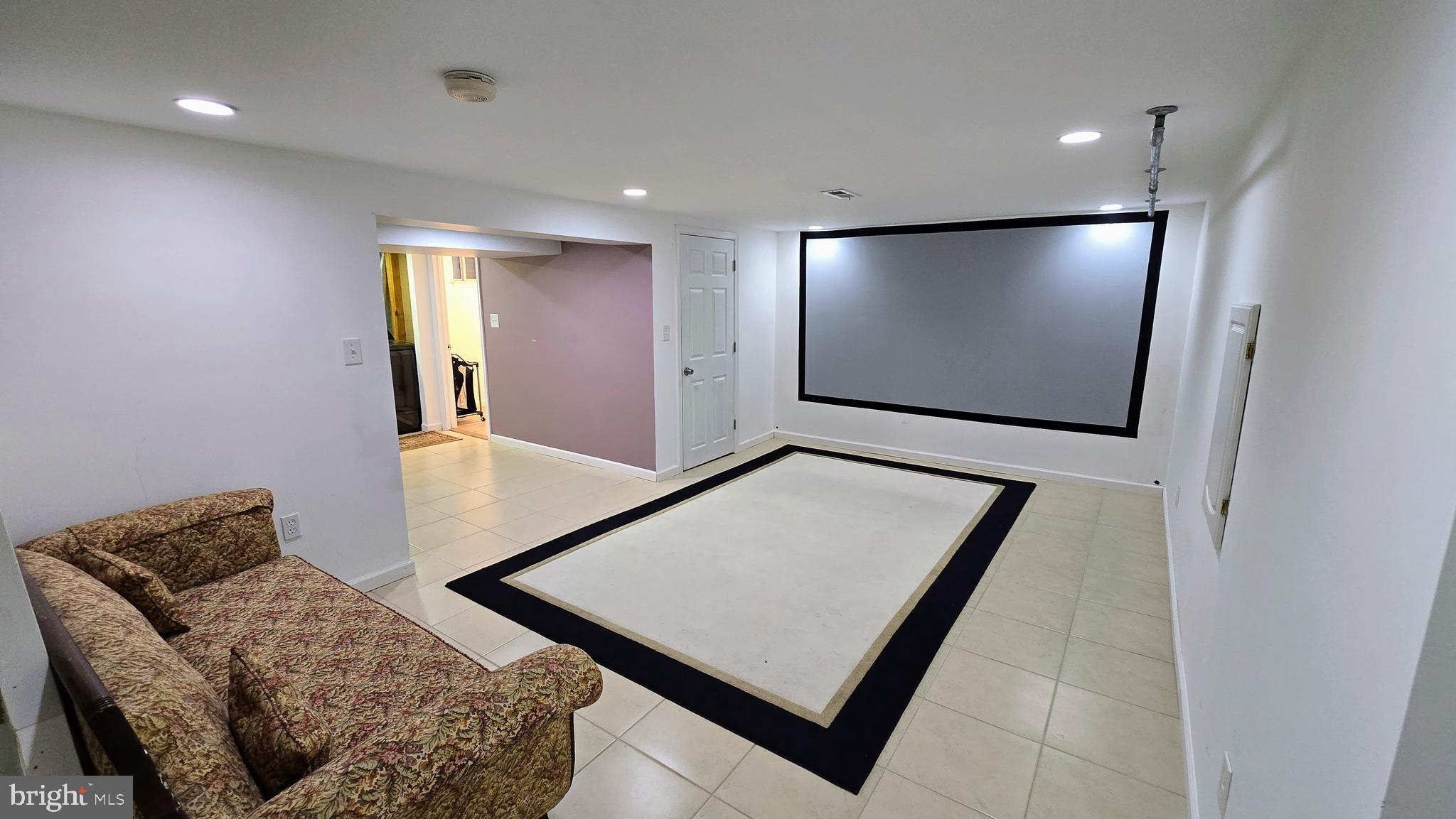 MONTGOMERY COURT - Residential Lease