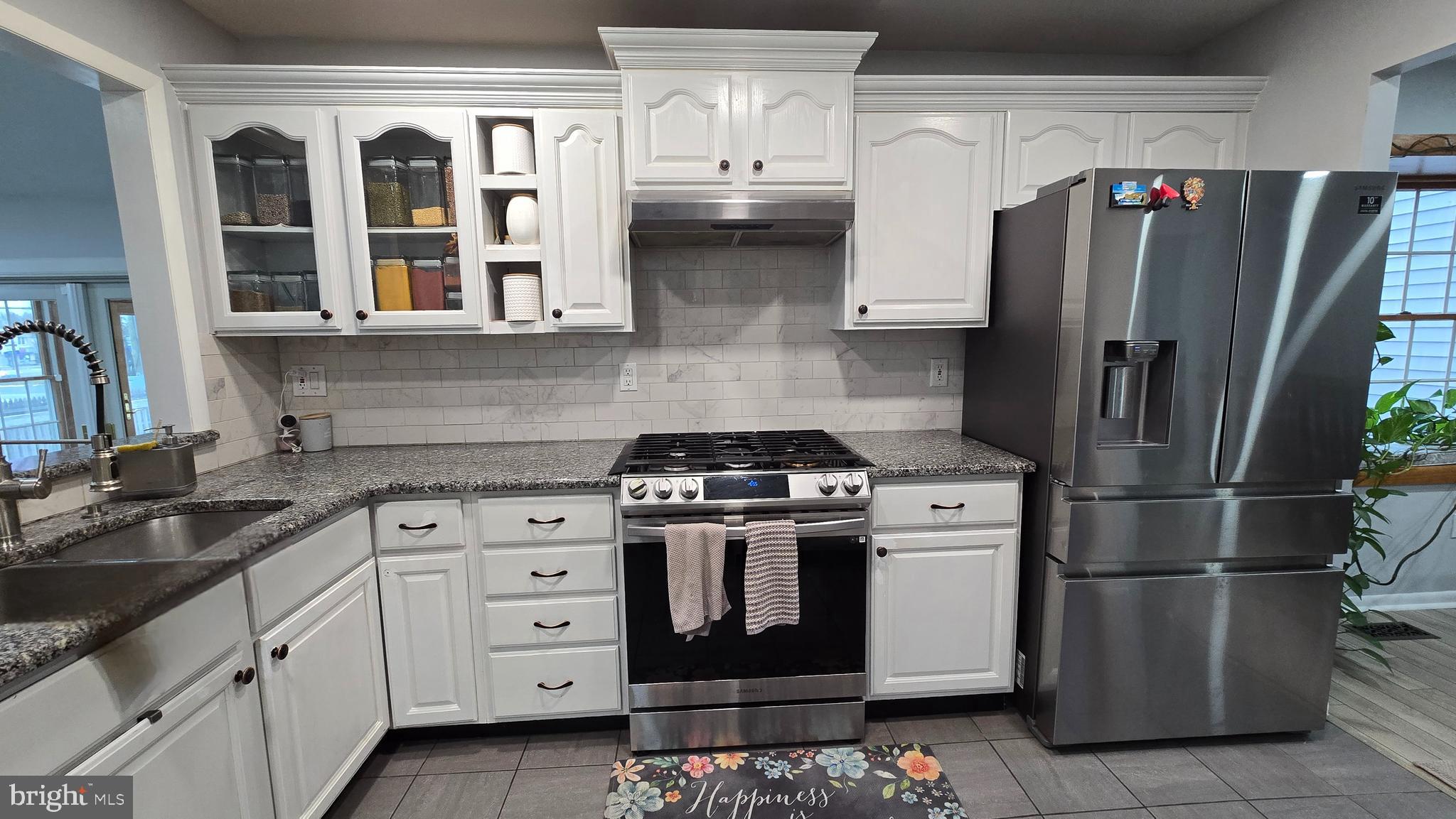 MONTGOMERY COURT - Residential Lease