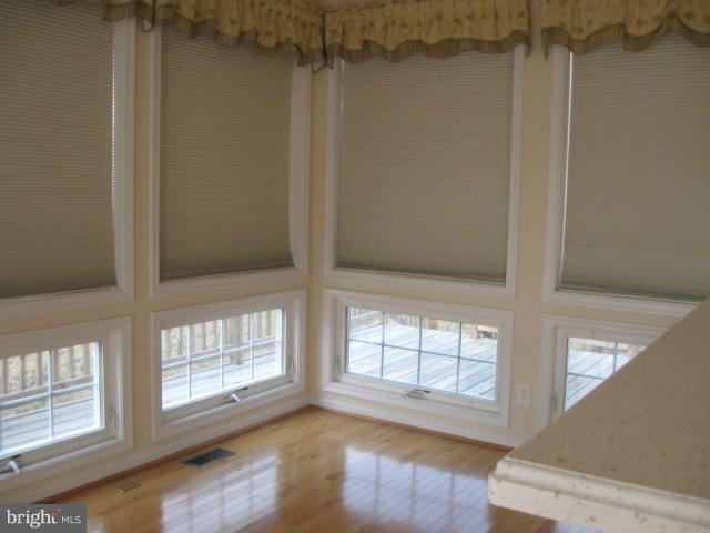 APPLE KNOLLS - Residential Lease