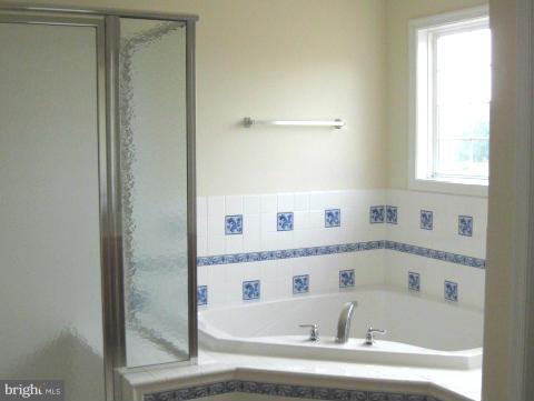 APPLE KNOLLS - Residential Lease