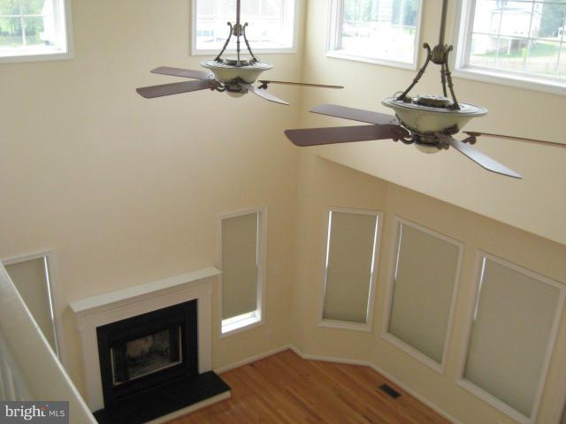 APPLE KNOLLS - Residential Lease