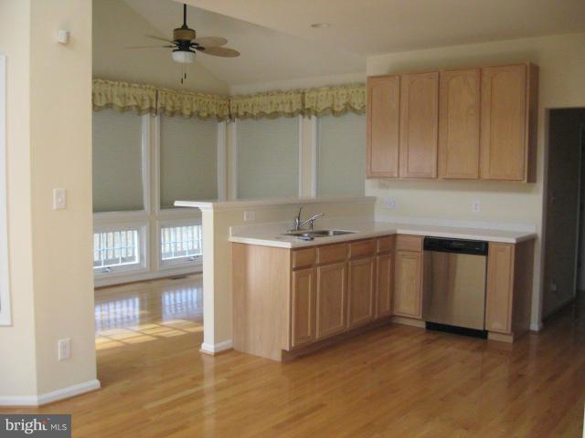 APPLE KNOLLS - Residential Lease