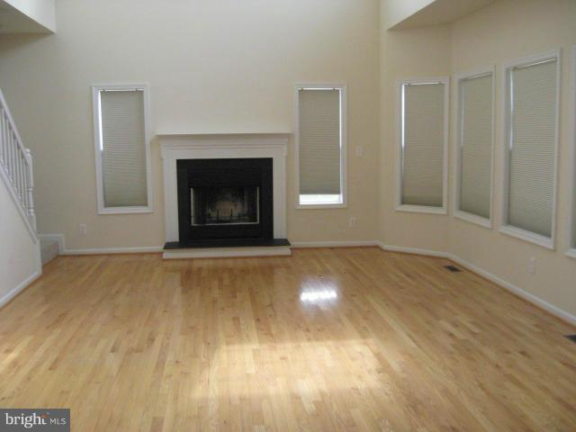 APPLE KNOLLS - Residential Lease