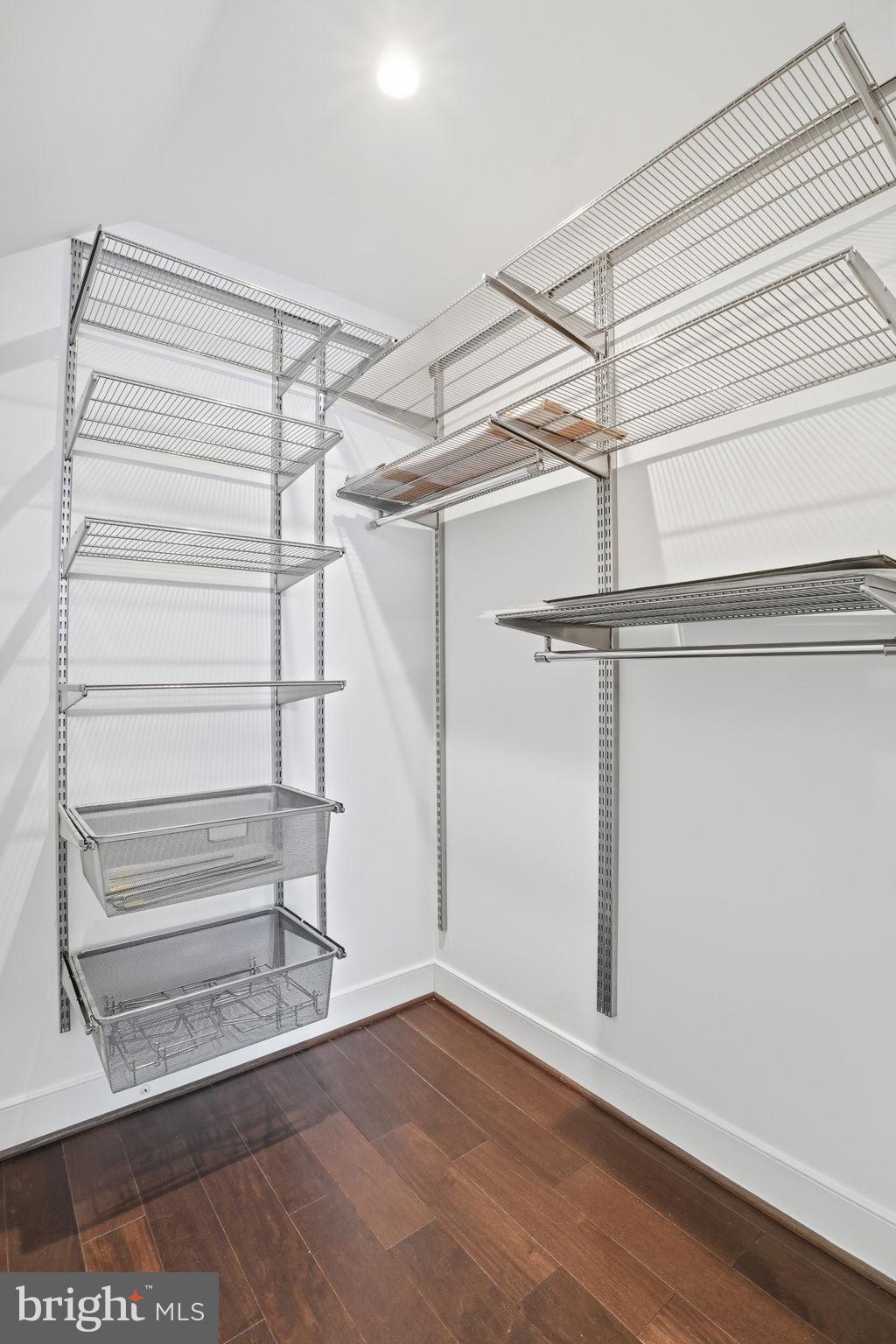 LYON VILLAGE - Residential