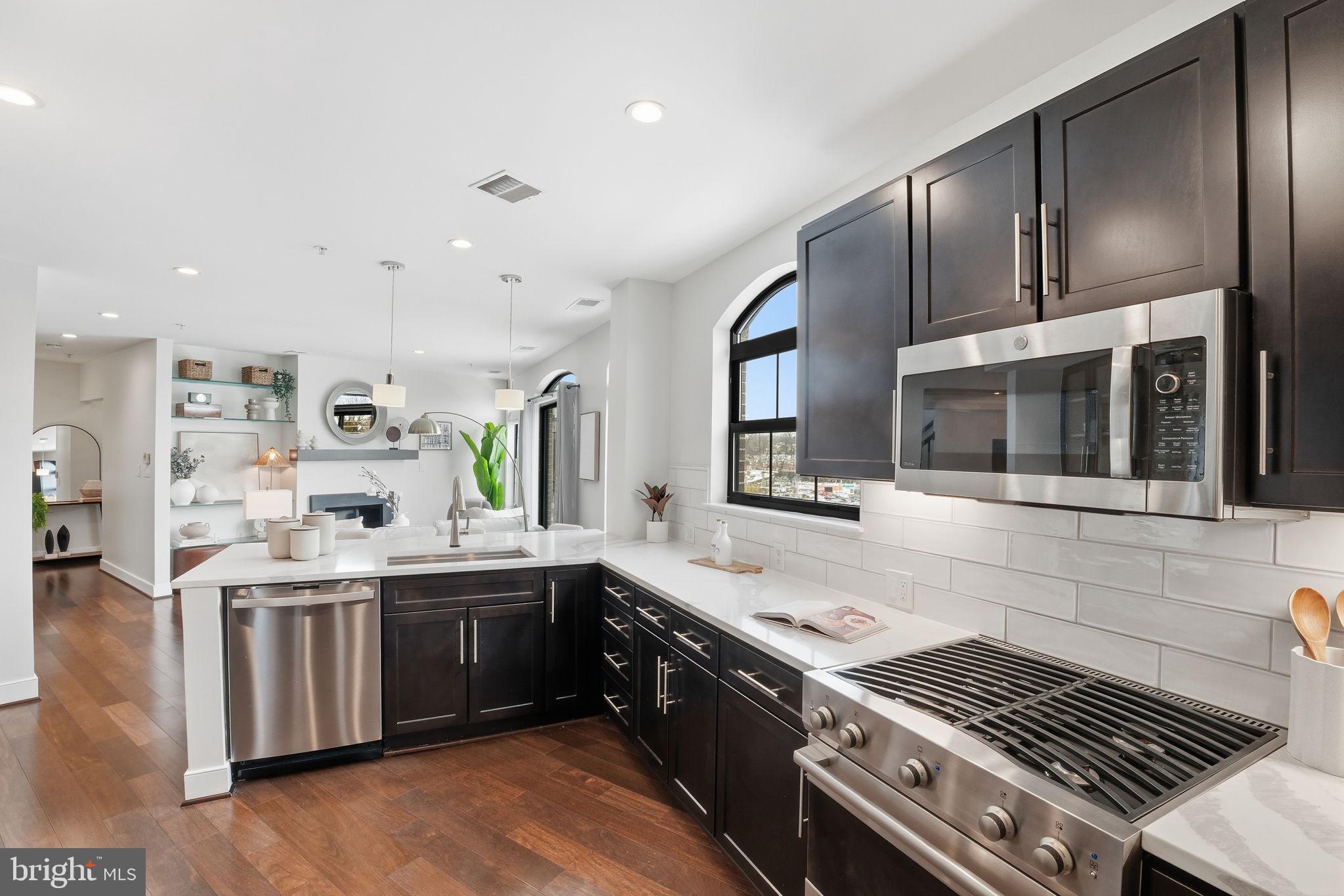 LYON VILLAGE - Residential