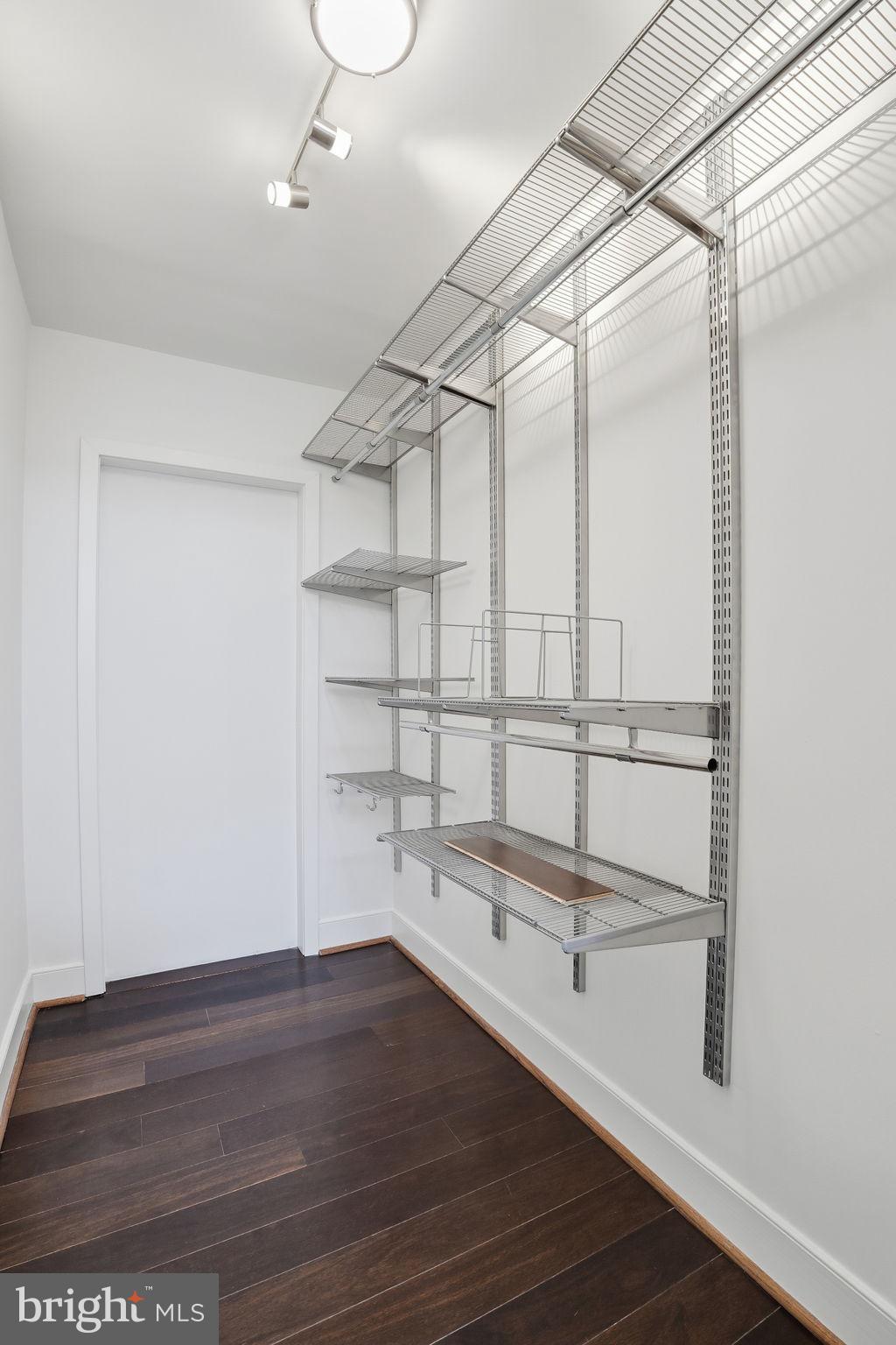 LYON VILLAGE - Residential