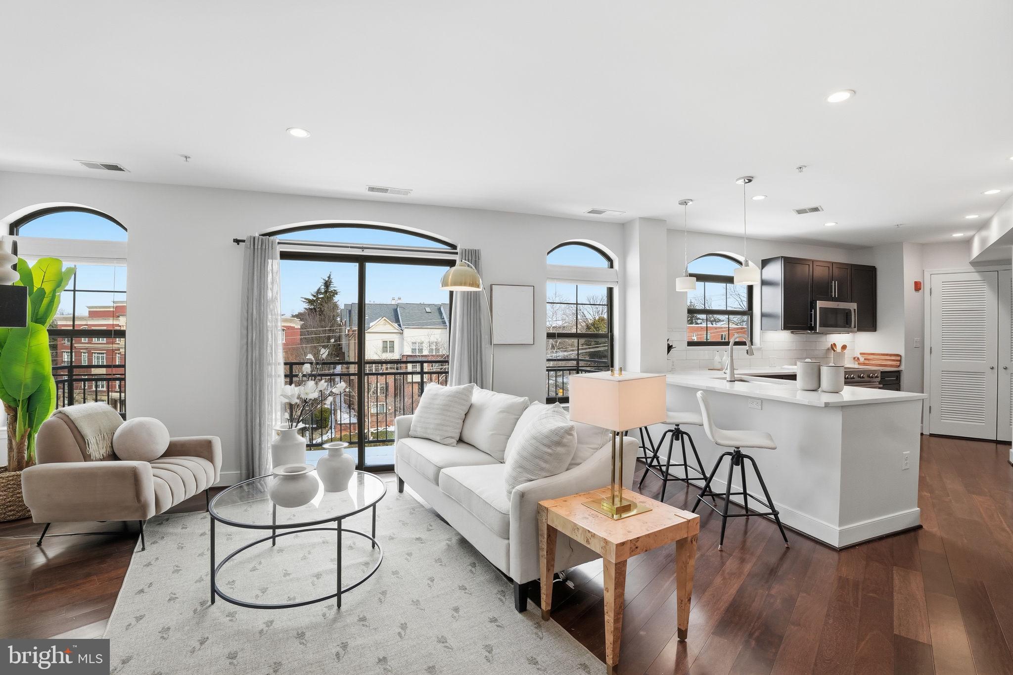 LYON VILLAGE - Residential