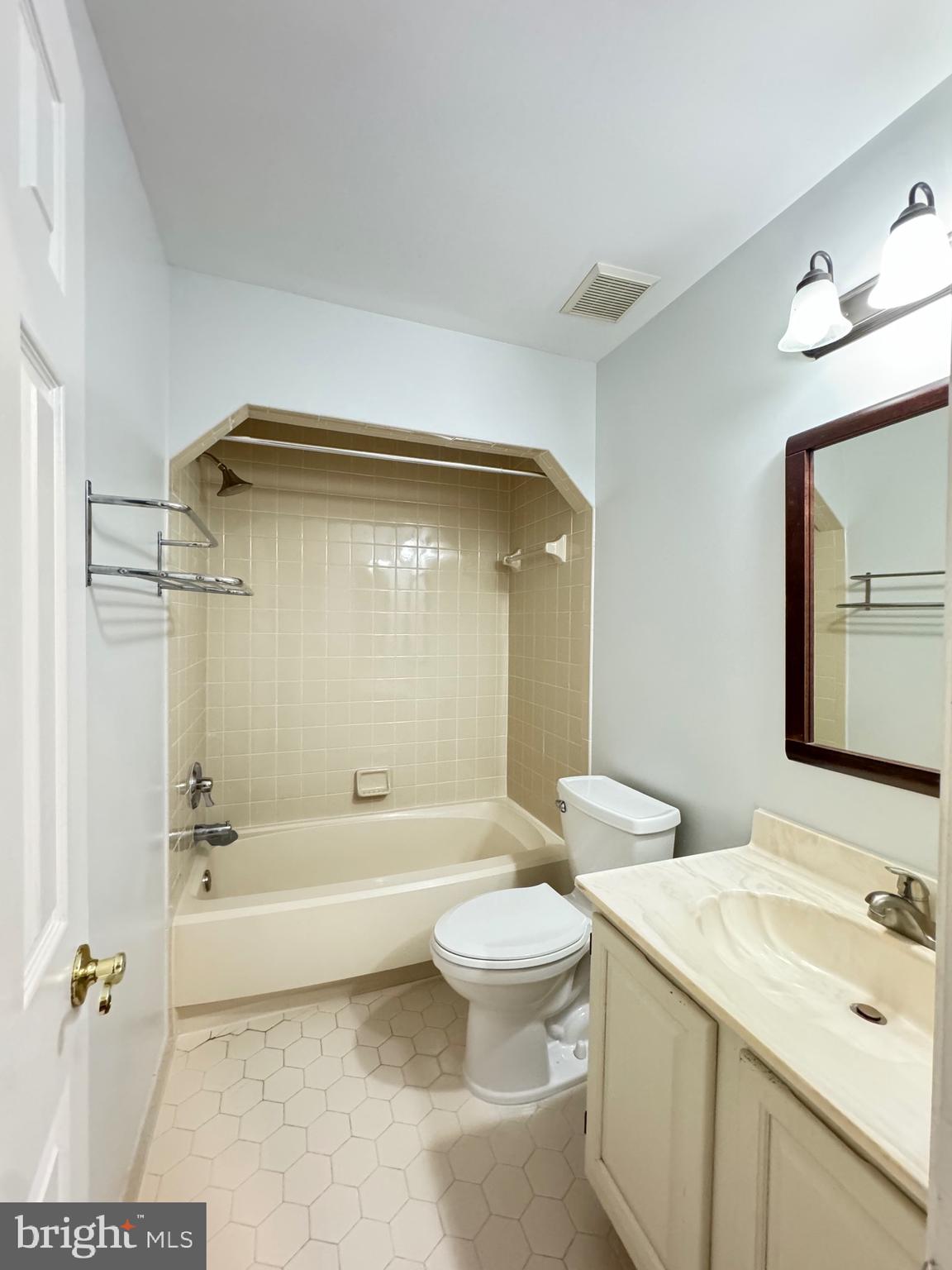 KINGSTOWNE - Residential Lease