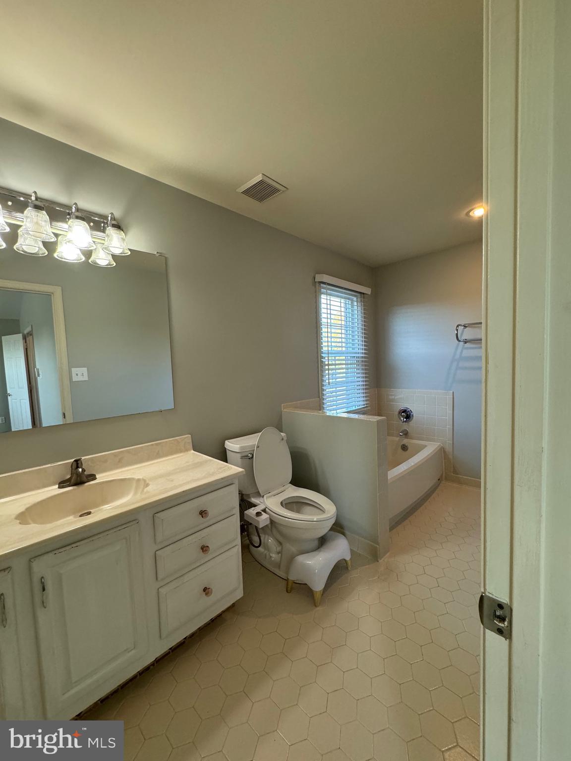 KINGSTOWNE - Residential Lease