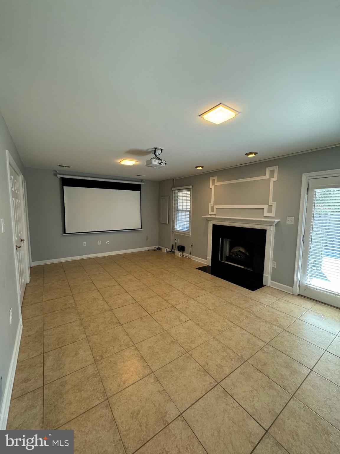 KINGSTOWNE - Residential Lease