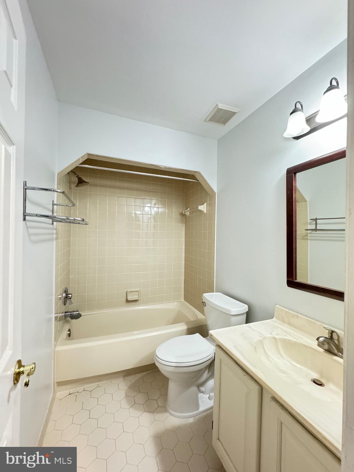 KINGSTOWNE - Residential Lease