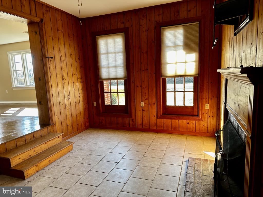 CURTIS ESTATES - Residential Lease