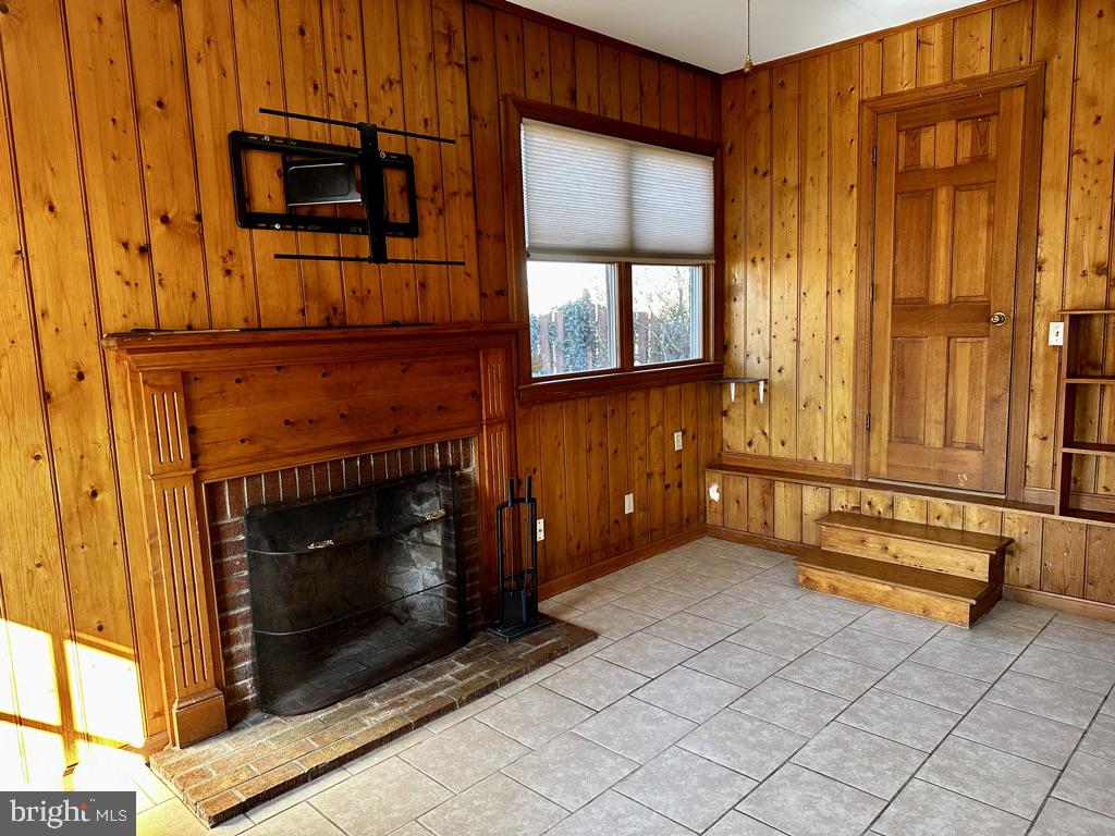 CURTIS ESTATES - Residential Lease