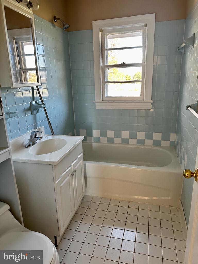 CURTIS ESTATES - Residential Lease