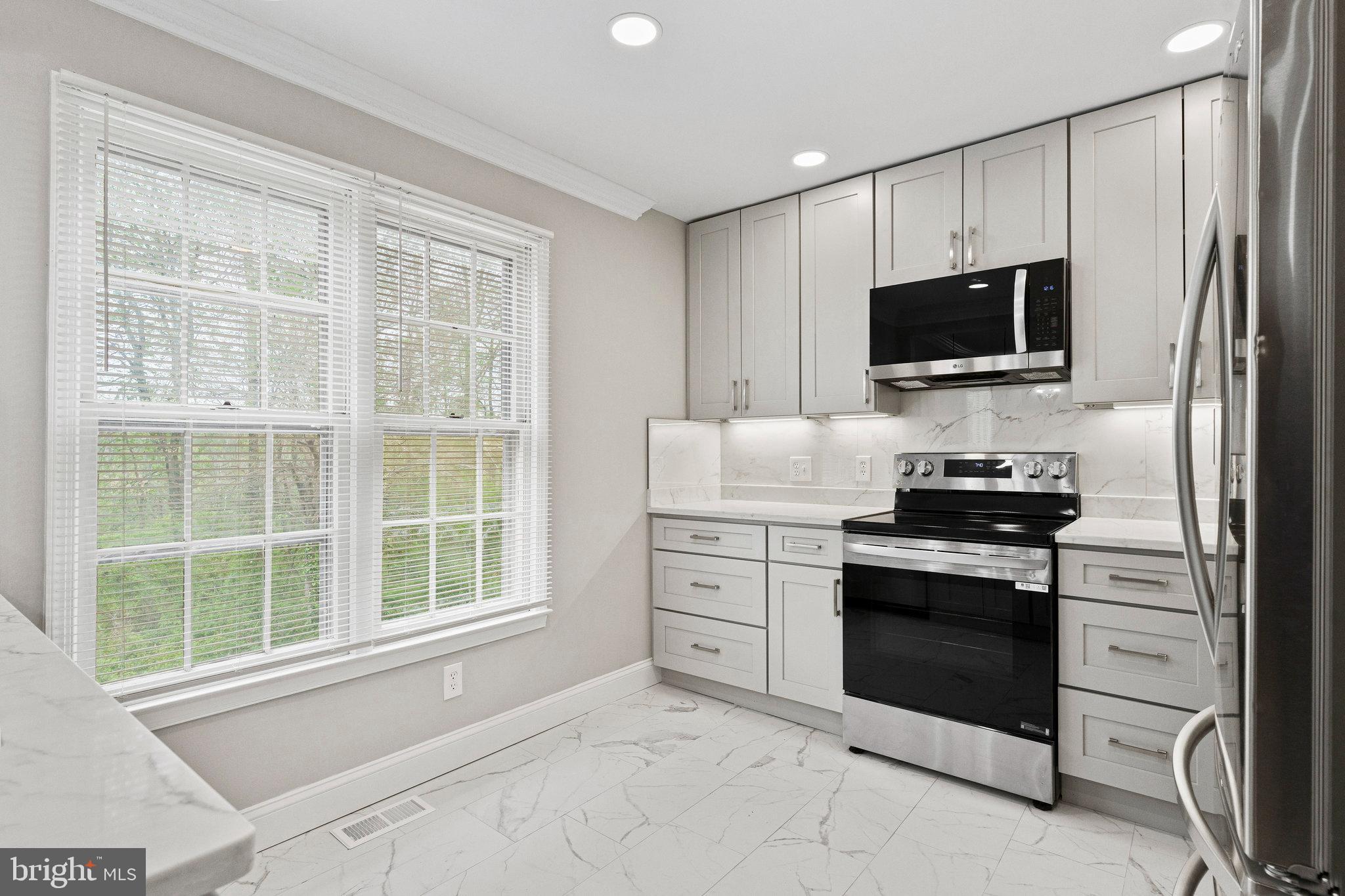 HUNTINGTON AT MT VERNON - Residential Lease