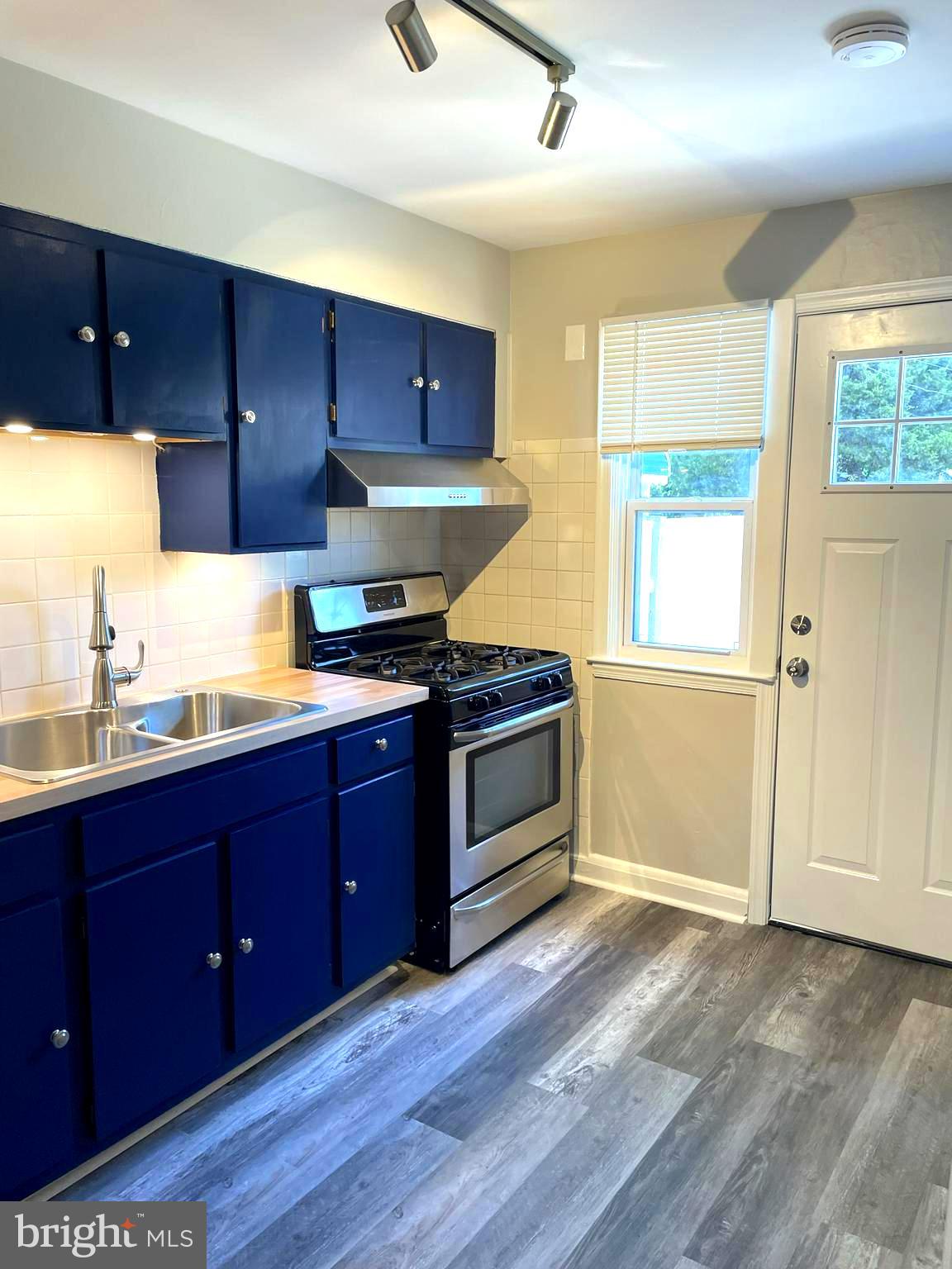 CHINQUAPIN PARK - Residential