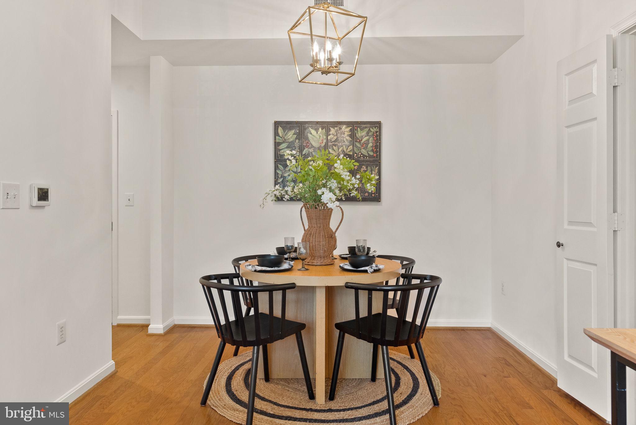 CARLYLE TOWERS CONDOMINIUM - Residential