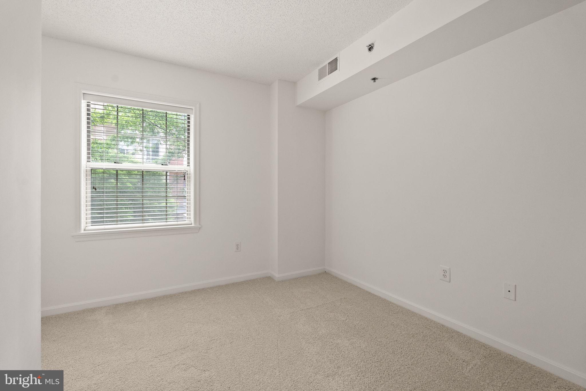 CARLYLE TOWERS CONDOMINIUM - Residential