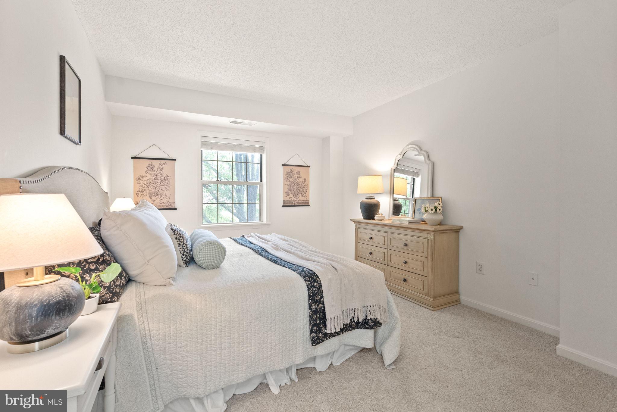 CARLYLE TOWERS CONDOMINIUM - Residential