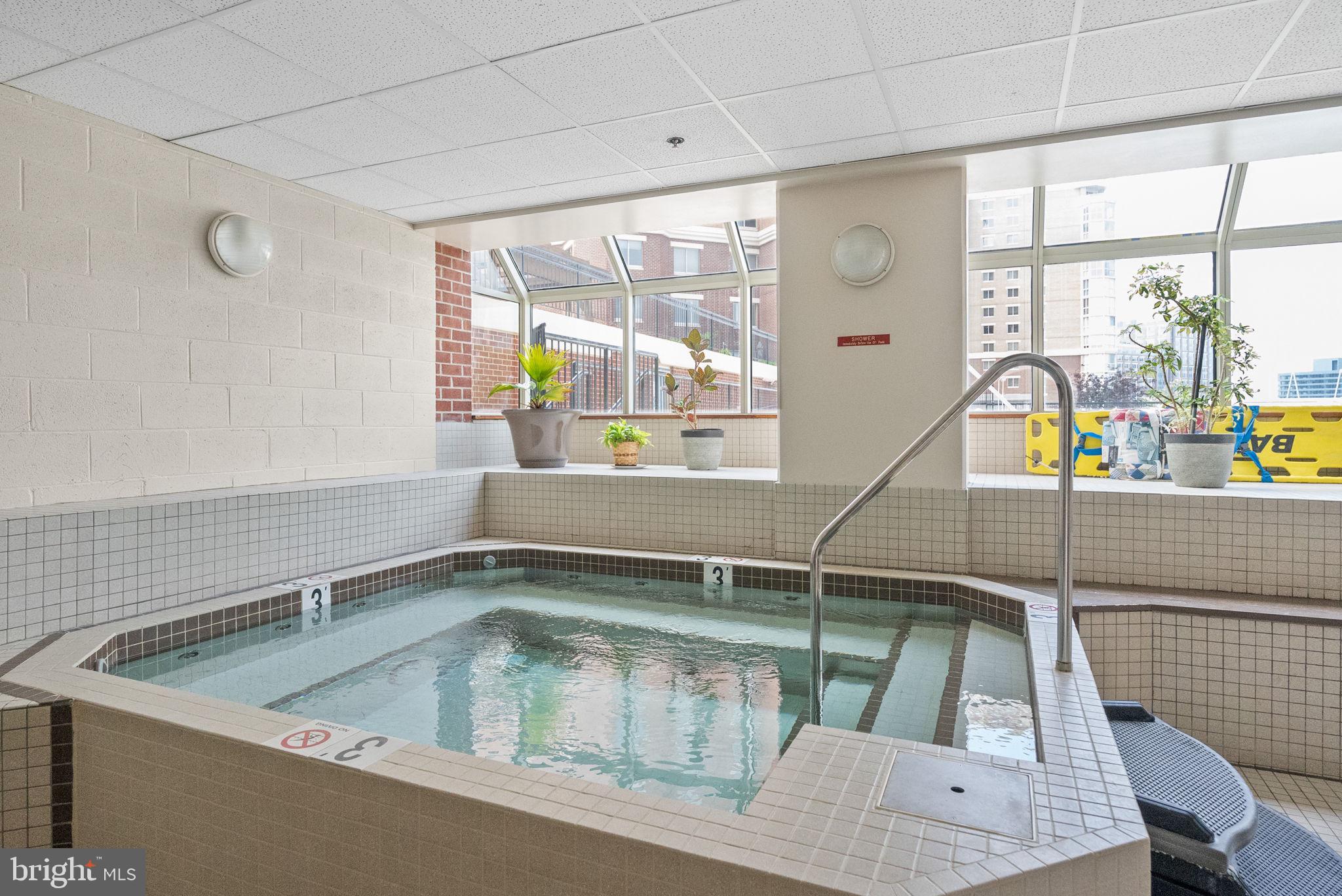 CARLYLE TOWERS CONDOMINIUM - Residential