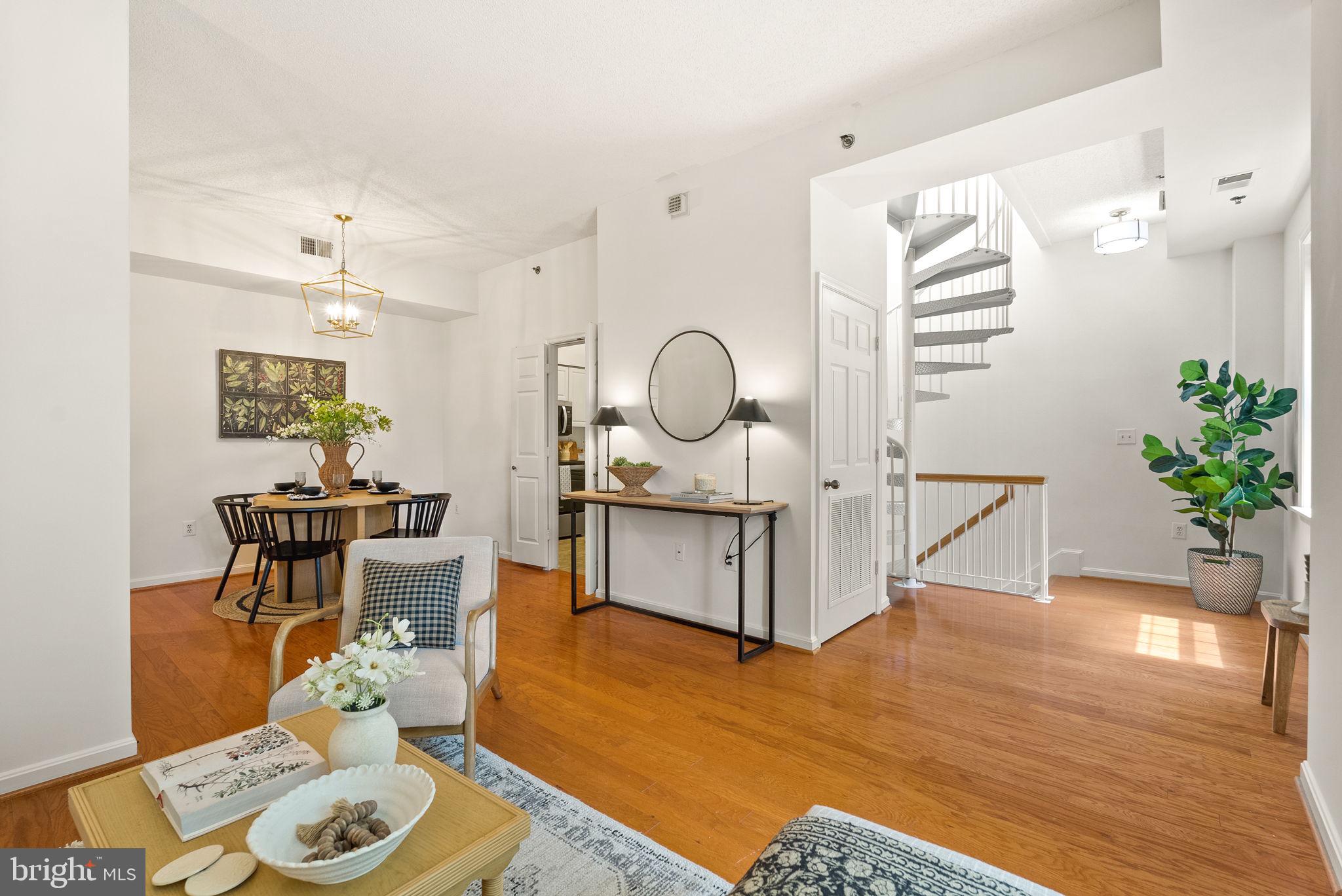 CARLYLE TOWERS CONDOMINIUM - Residential