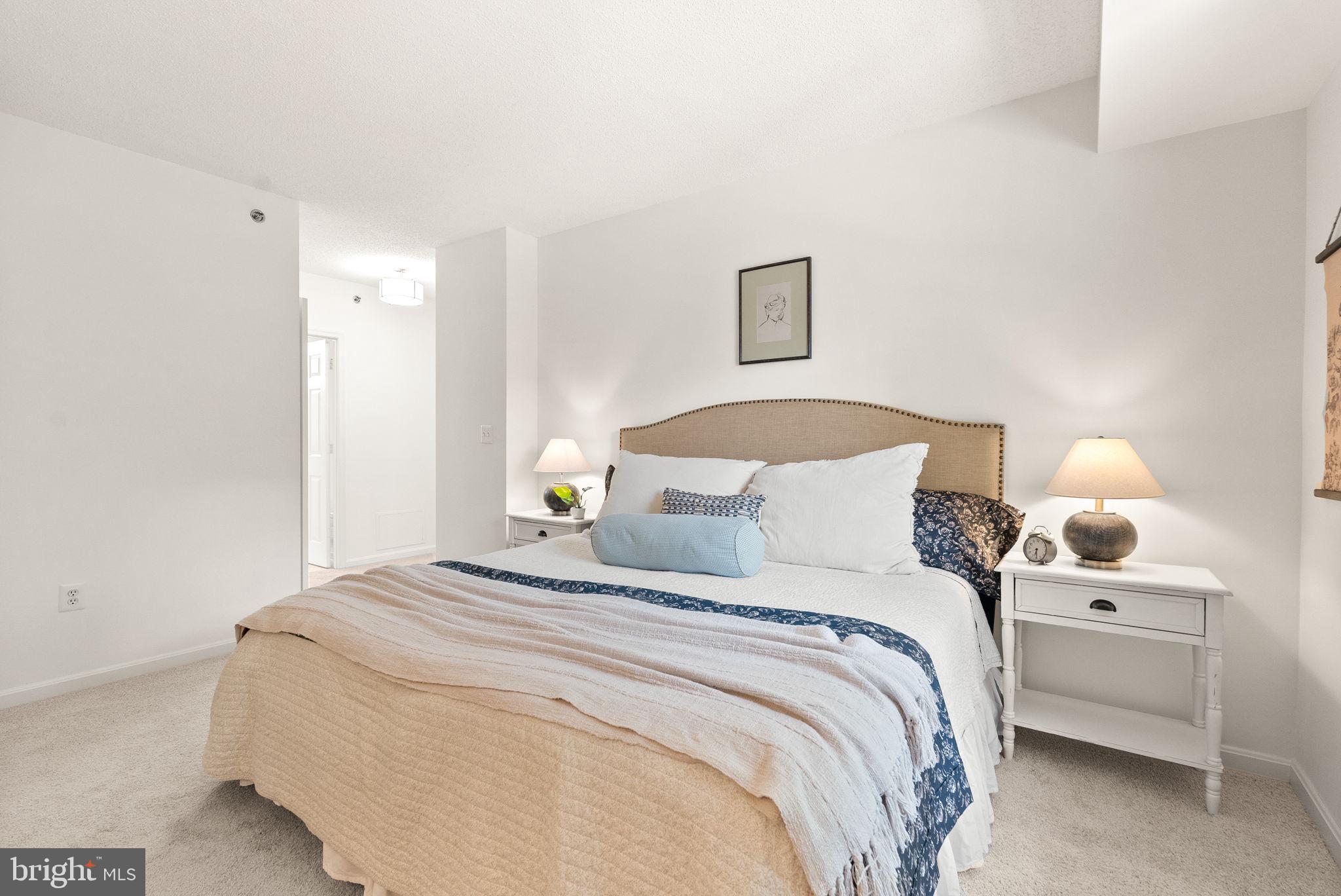 CARLYLE TOWERS CONDOMINIUM - Residential