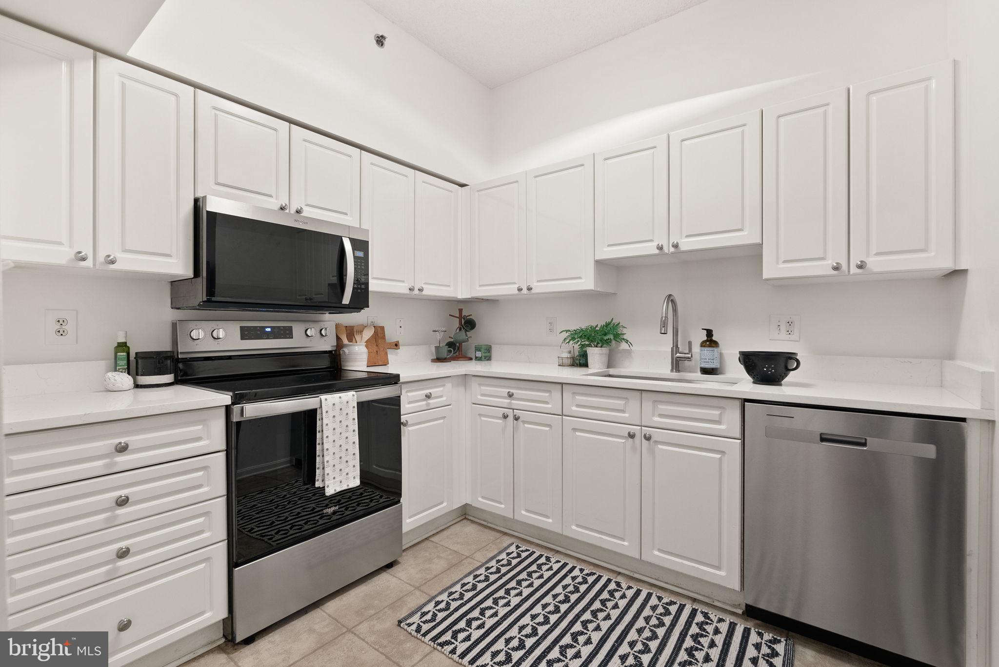 CARLYLE TOWERS CONDOMINIUM - Residential