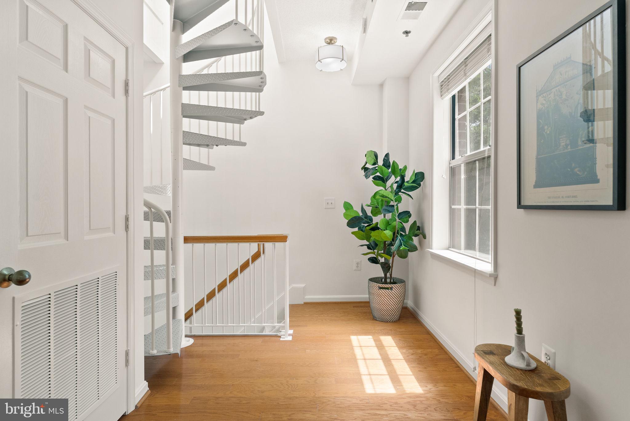 CARLYLE TOWERS CONDOMINIUM - Residential