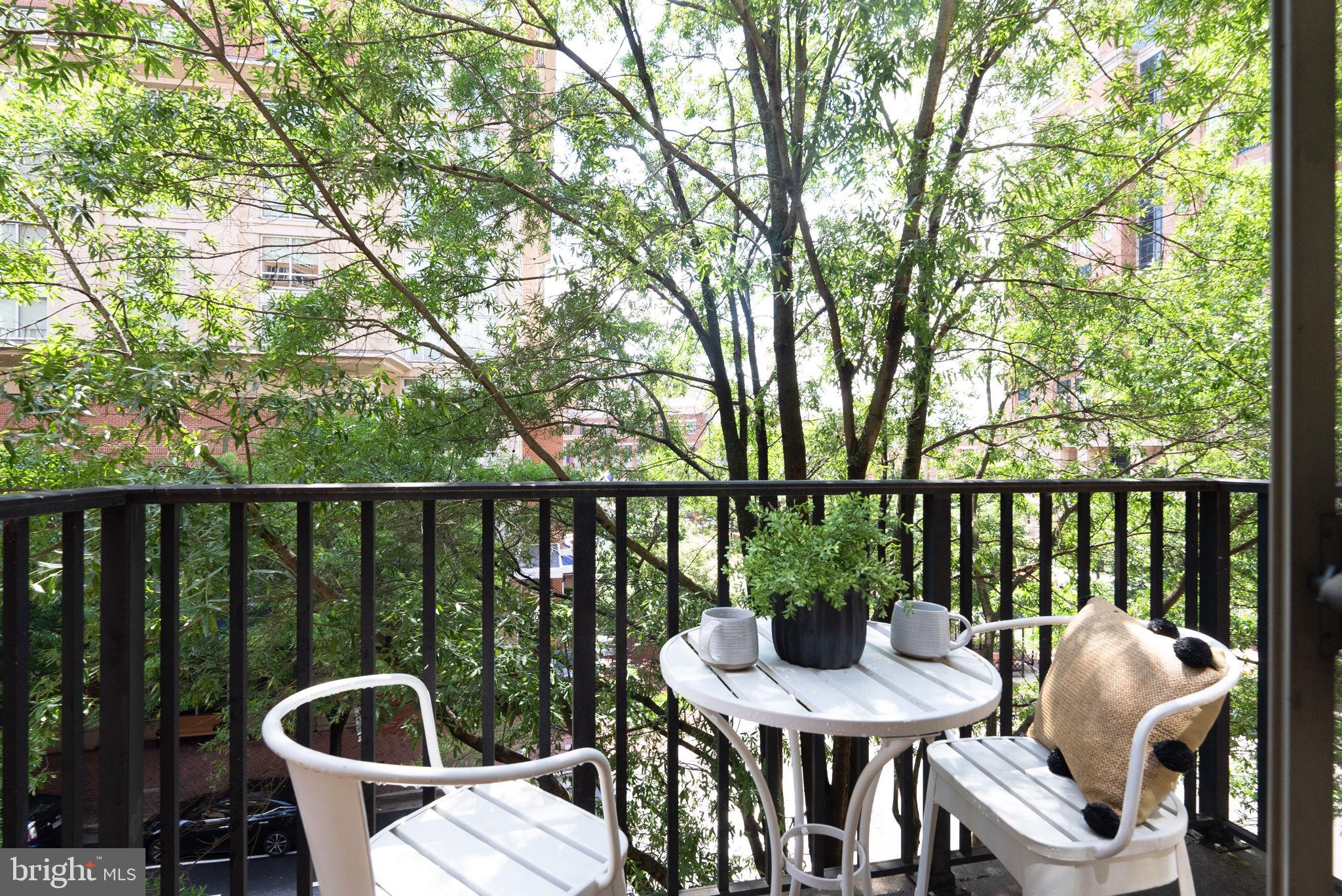 CARLYLE TOWERS CONDOMINIUM - Residential