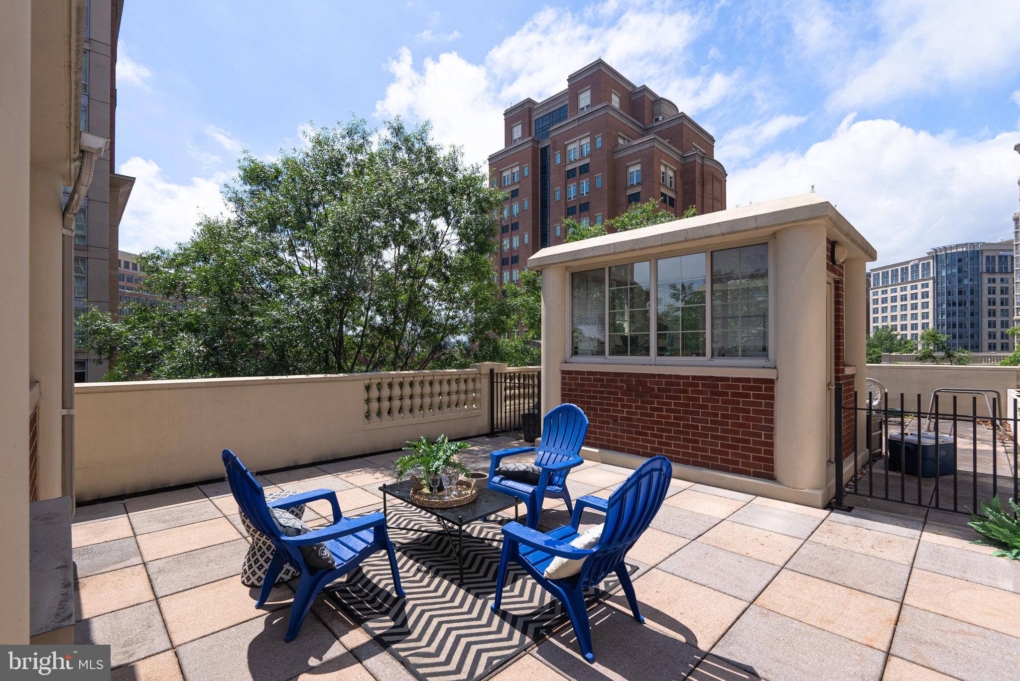 CARLYLE TOWERS CONDOMINIUM - Residential