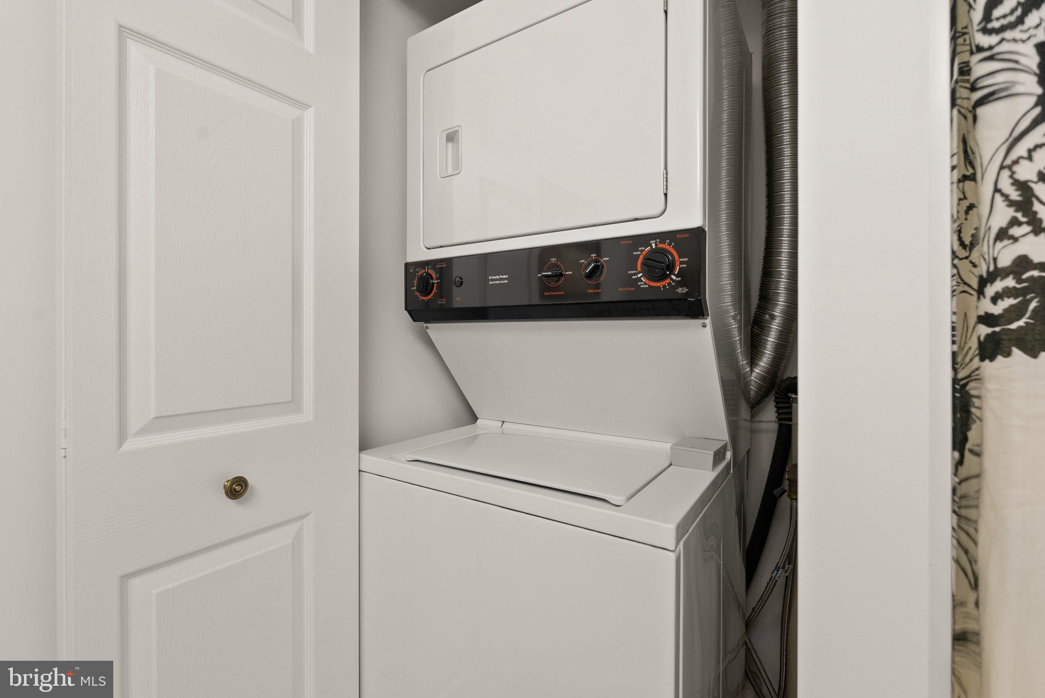 CARLYLE TOWERS CONDOMINIUM - Residential