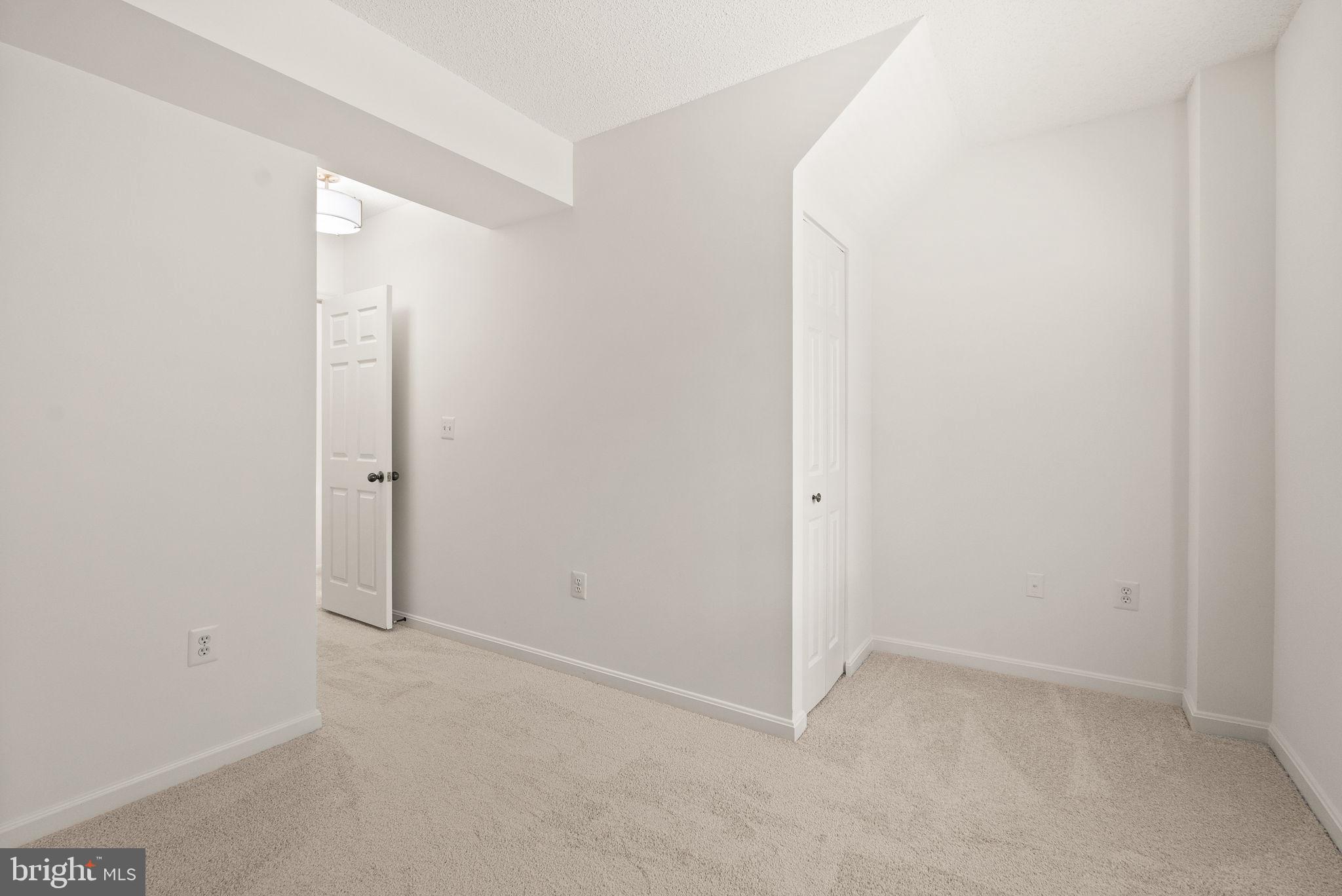 CARLYLE TOWERS CONDOMINIUM - Residential