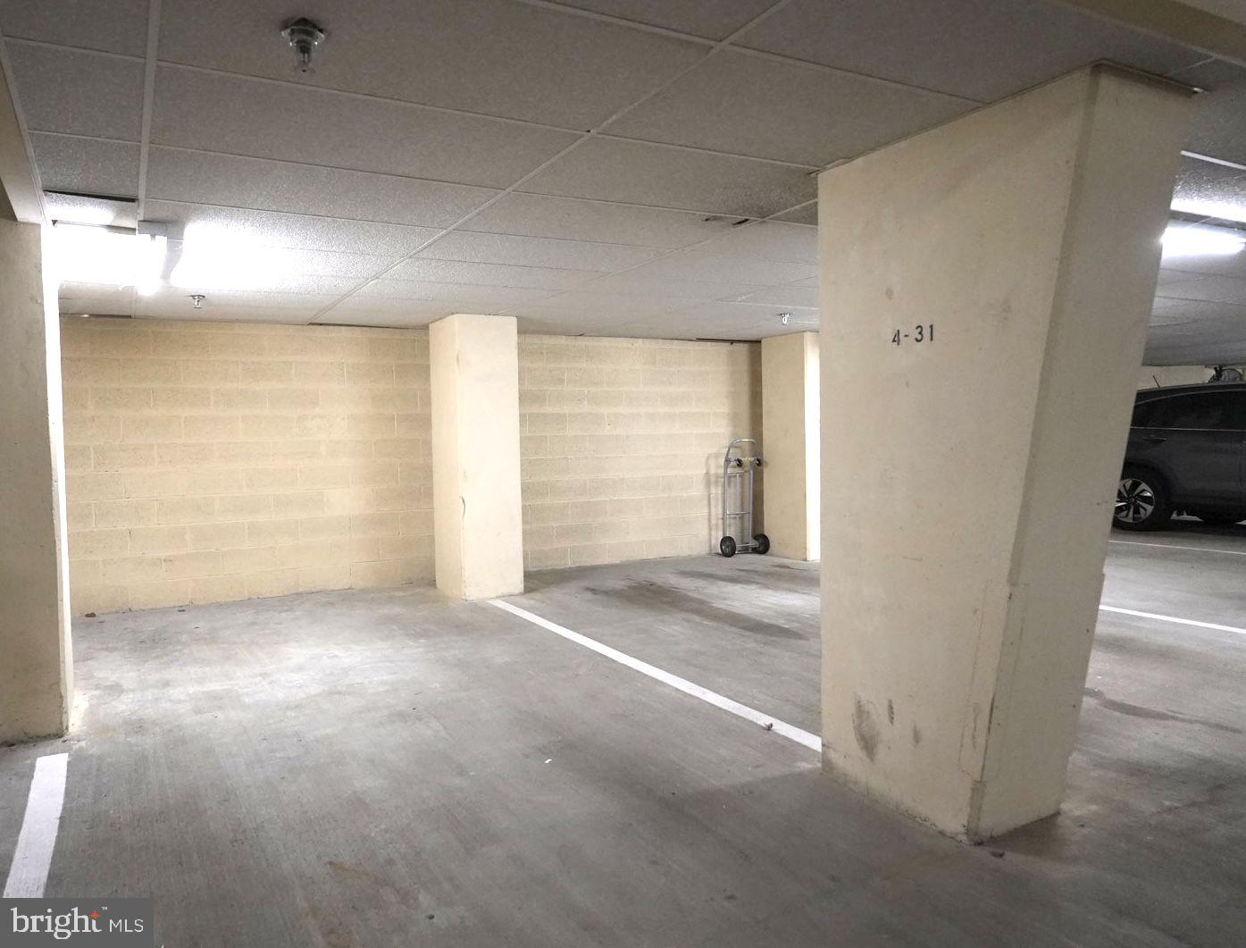 CARLYLE TOWERS CONDOMINIUM - Residential