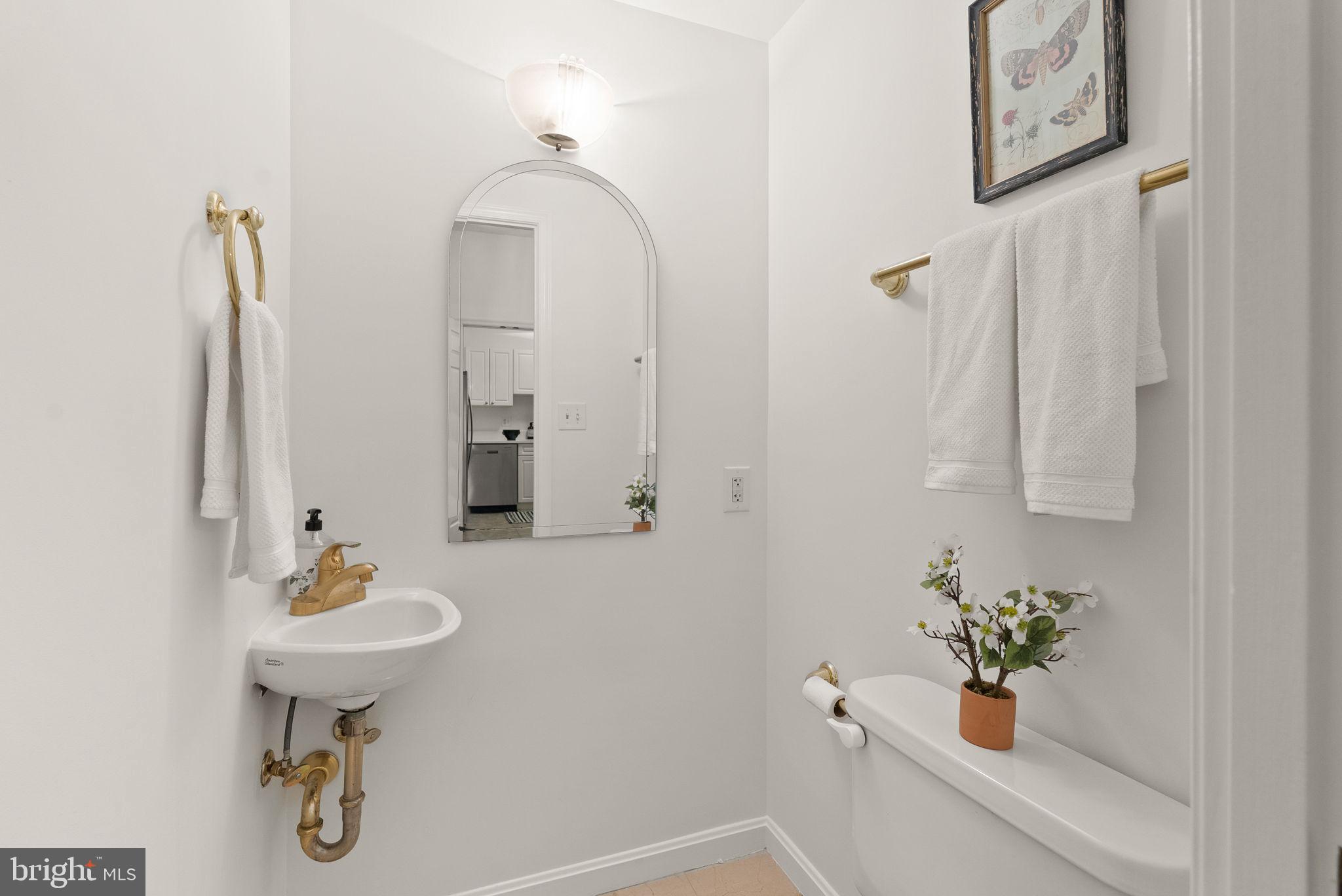 CARLYLE TOWERS CONDOMINIUM - Residential