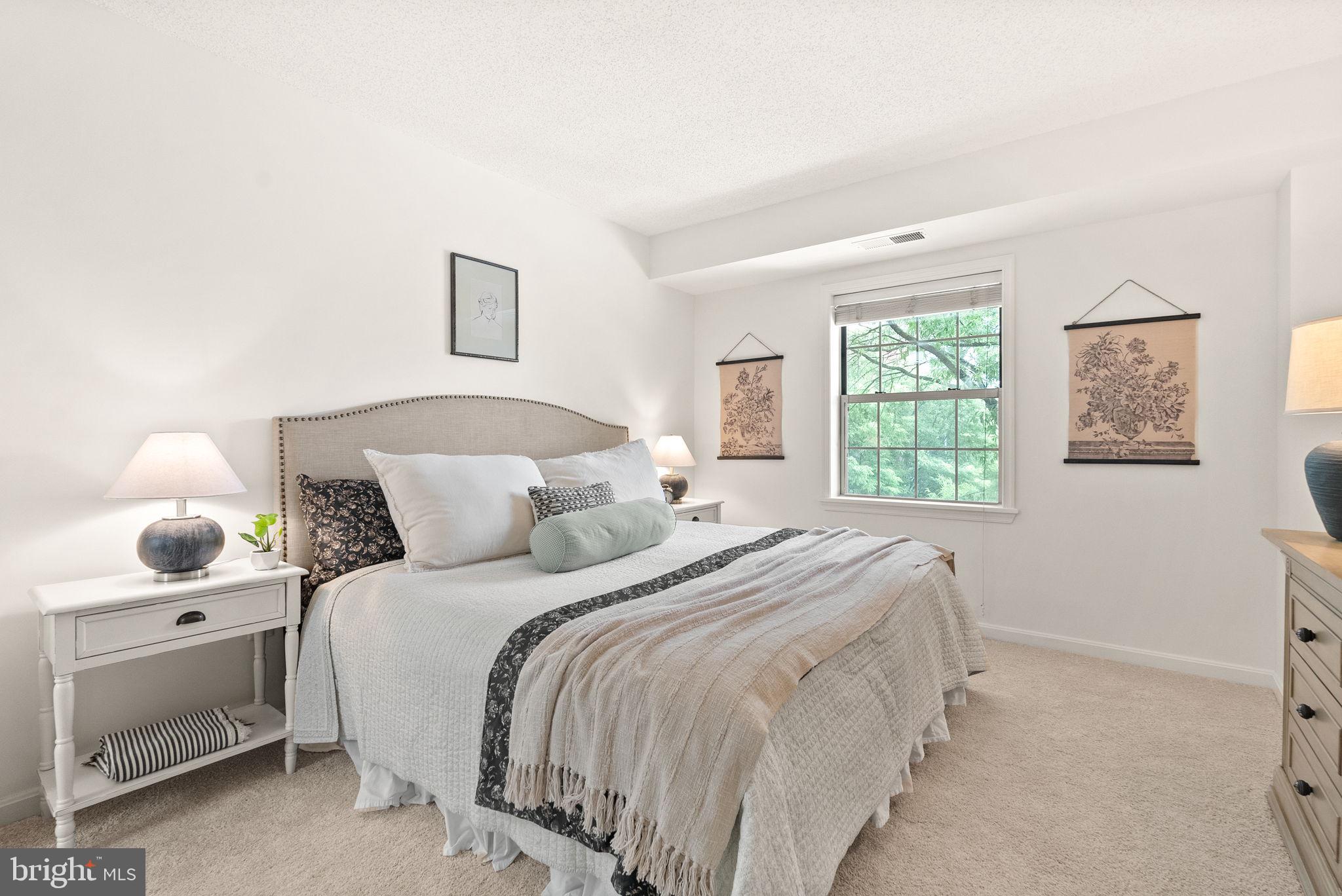 CARLYLE TOWERS CONDOMINIUM - Residential