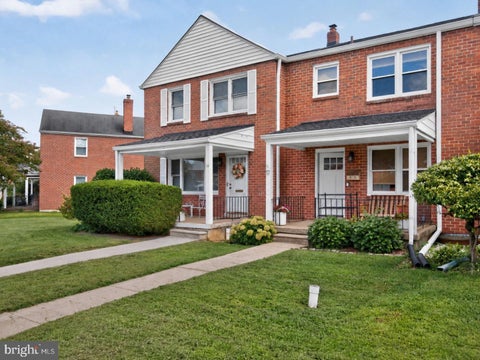 Townhouse For Sale - 17 Wilfred Court Ct<br/> Baltimore County, TOWSON, MD 21204