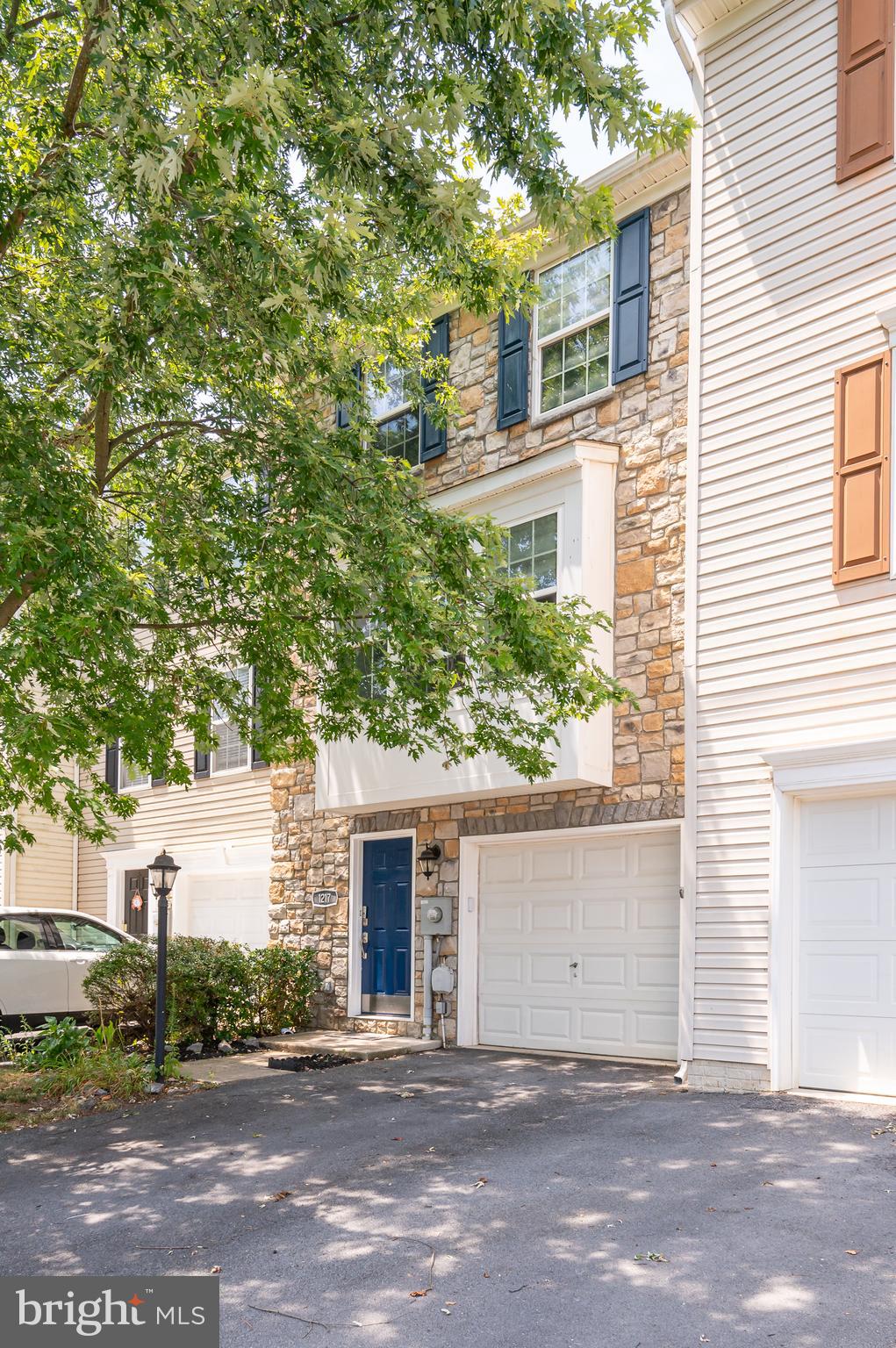 LAKELAND PLACE - Residential Lease