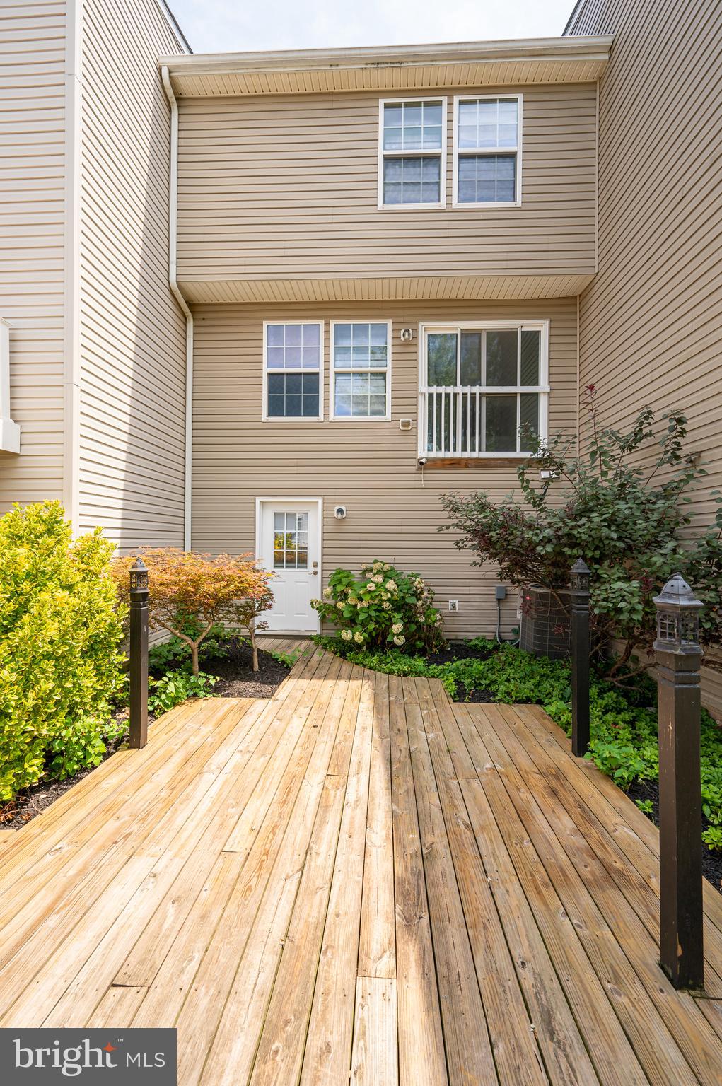 LAKELAND PLACE - Residential Lease