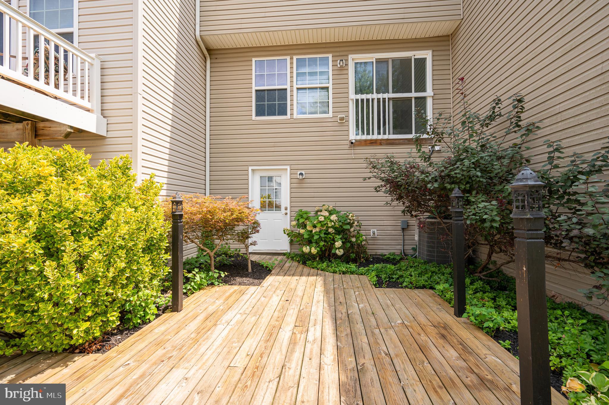 LAKELAND PLACE - Residential Lease