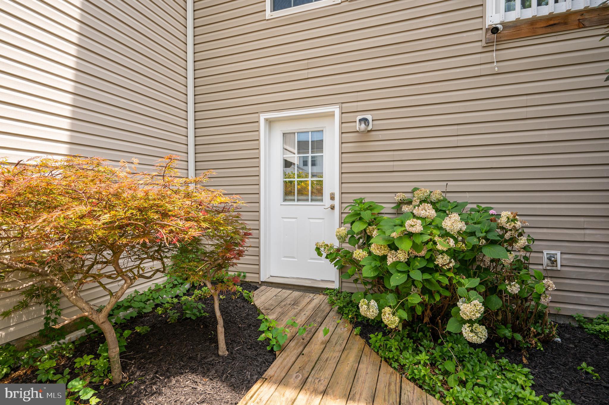 LAKELAND PLACE - Residential Lease