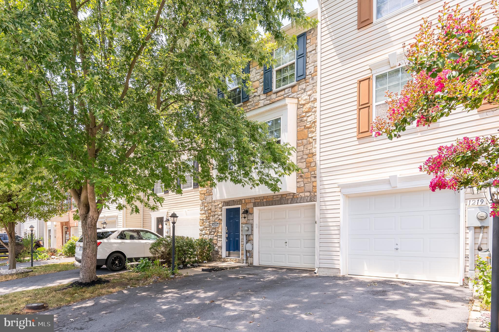 LAKELAND PLACE - Residential Lease